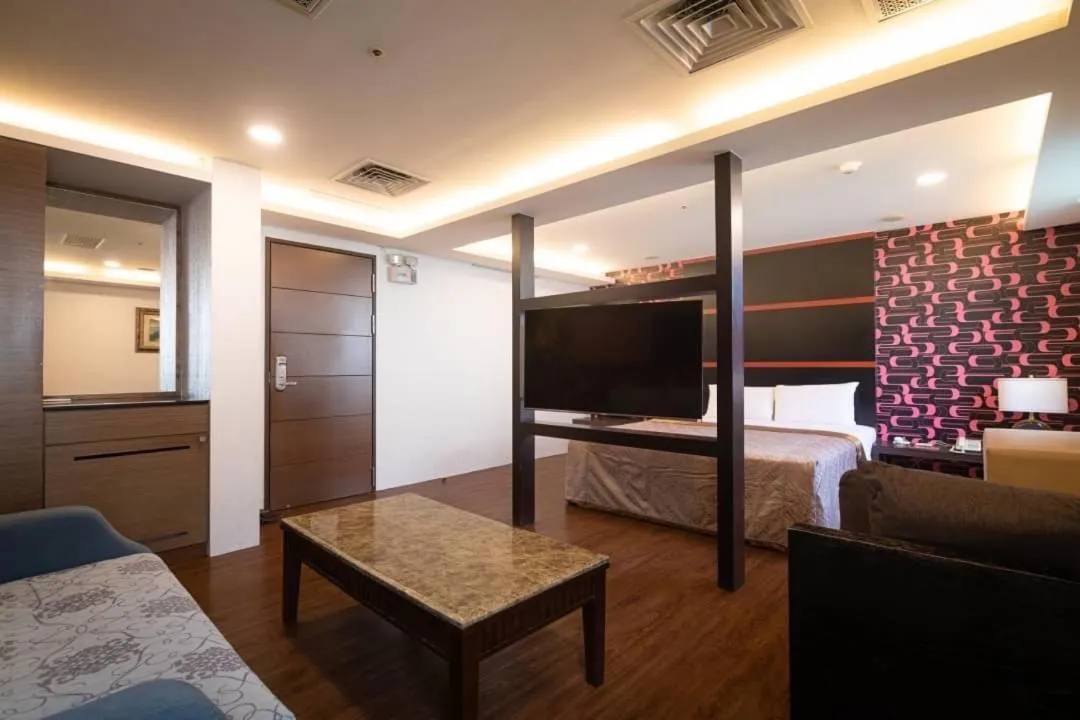 Living room, Bed in Tai Lee Hotel