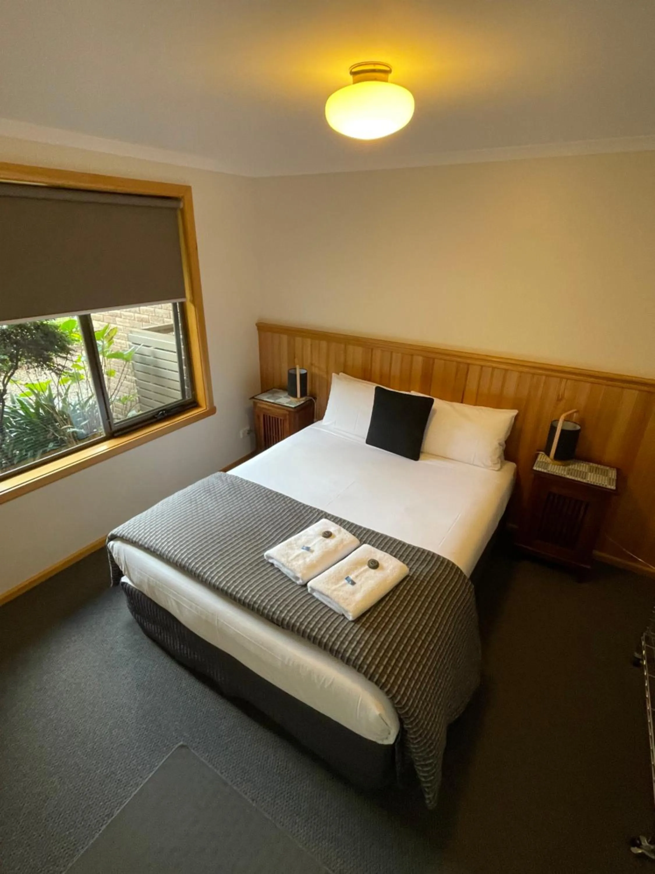 Bed in Abs by the Bay