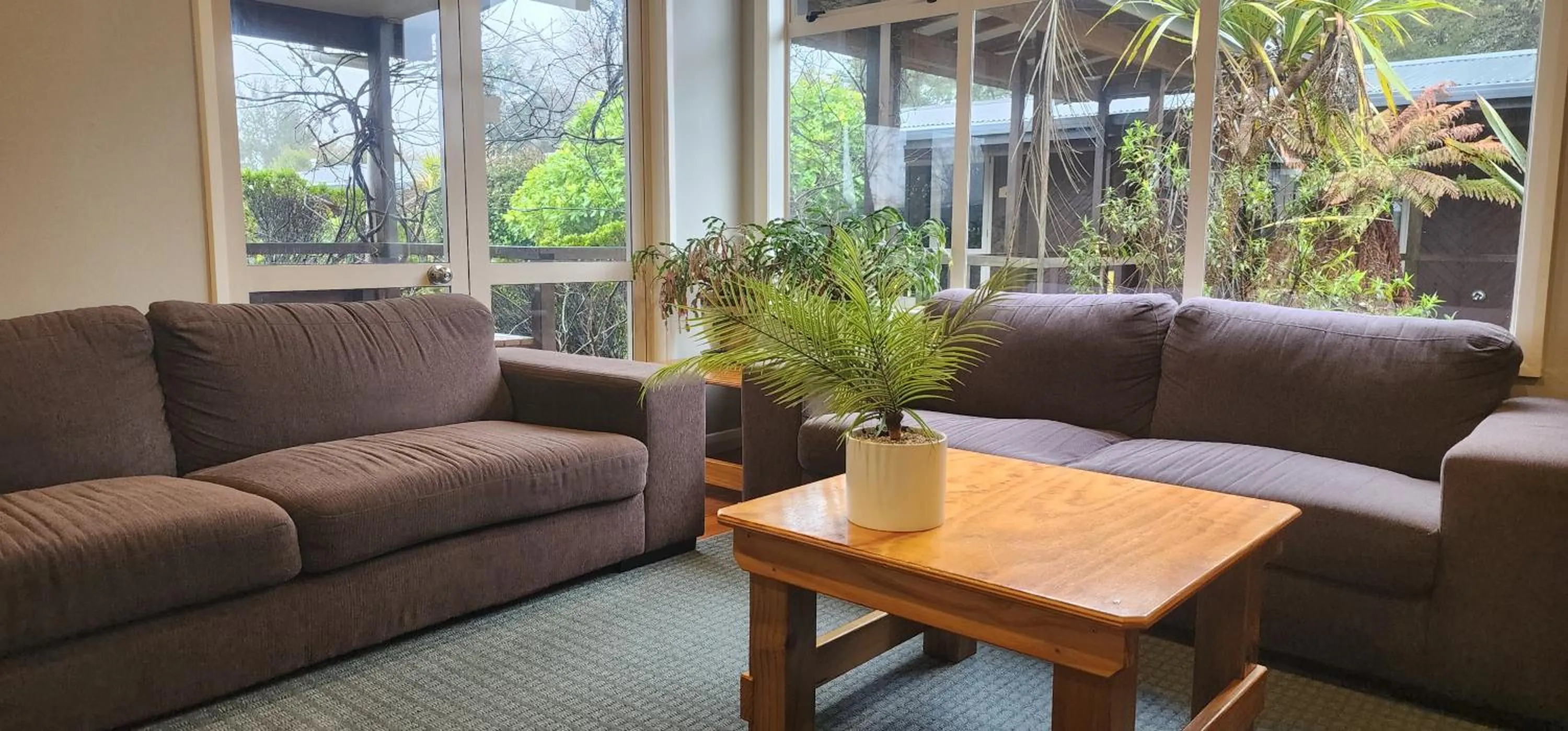 Communal lounge/ TV room in Plateau Lodge