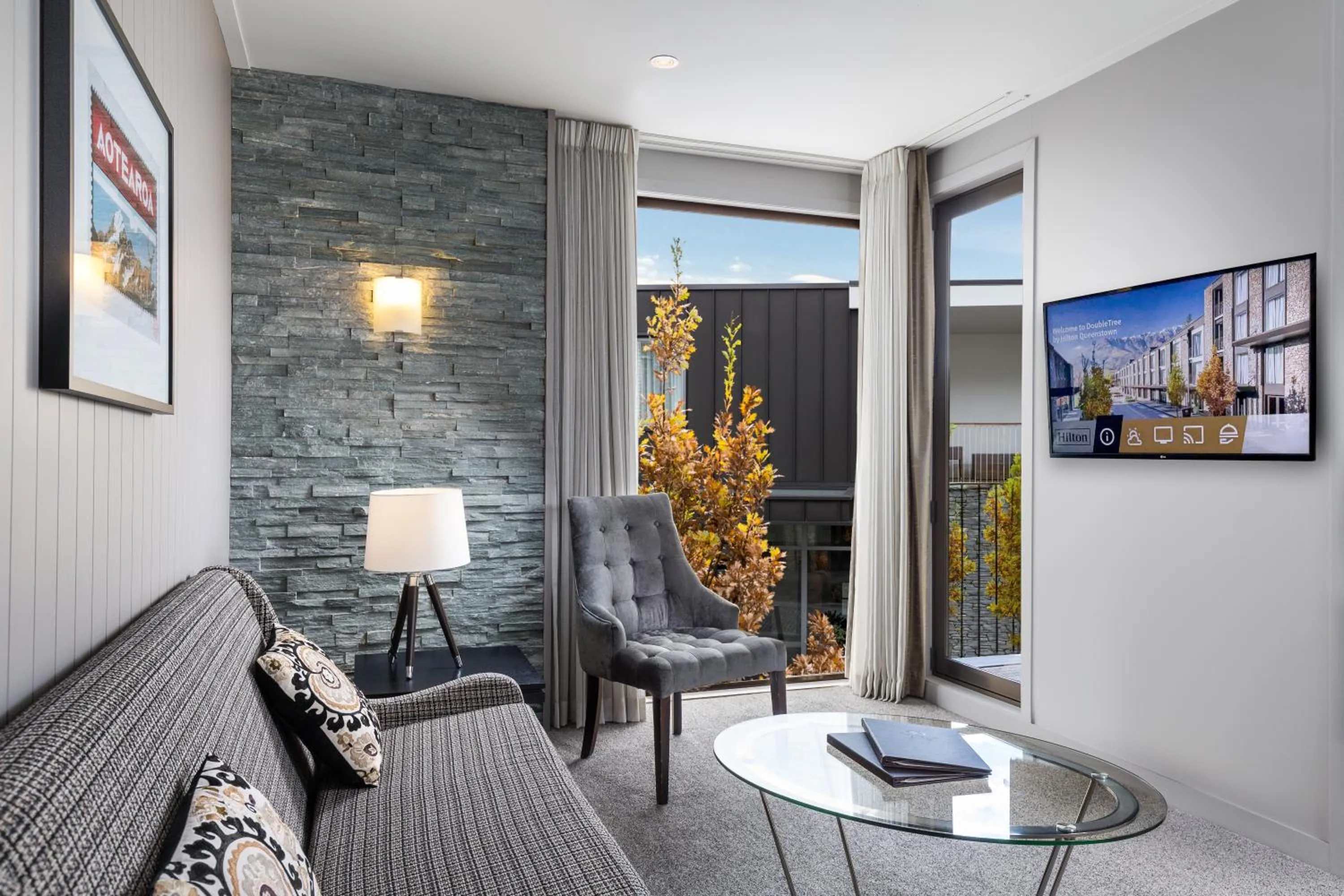 Living room in DoubleTree by Hilton Queenstown