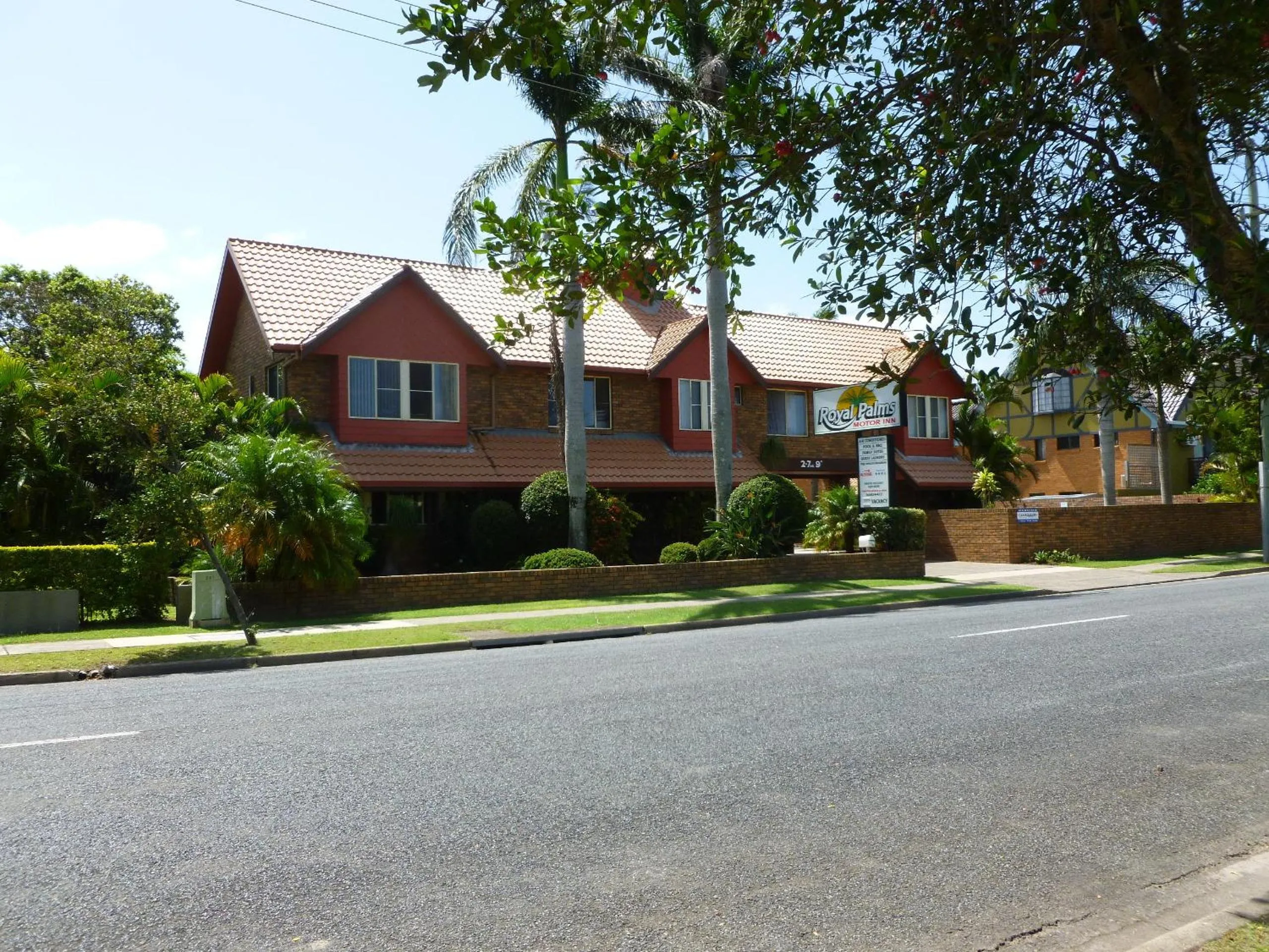 Property building in Royal Palms Motor Inn