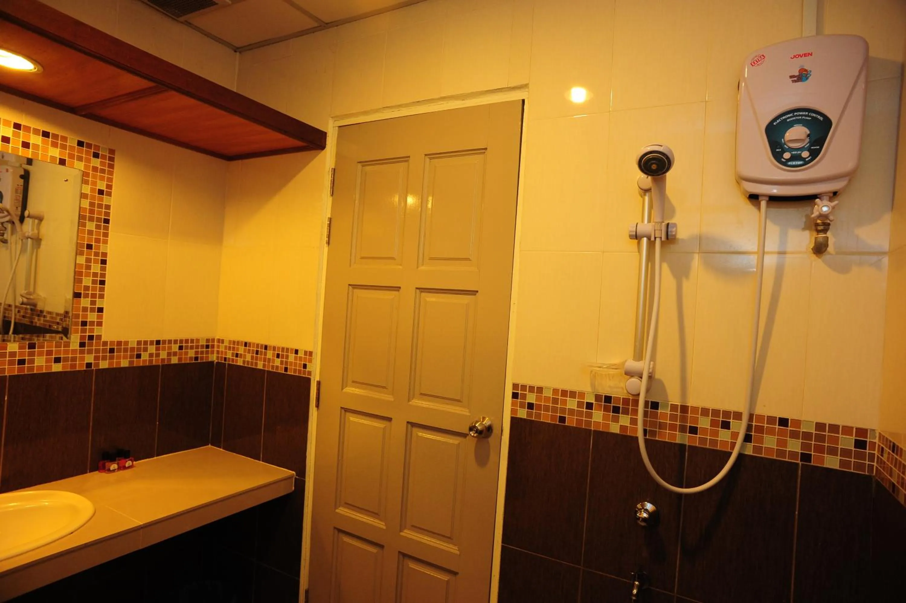 Shower in Arwana Inn Tok Bali