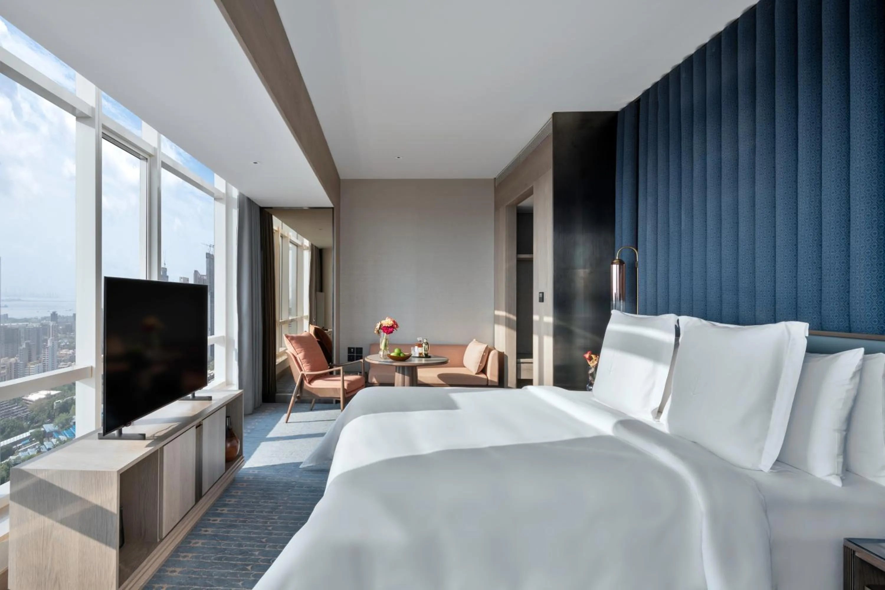 Bedroom, Bed in Four Seasons Hotel Mumbai