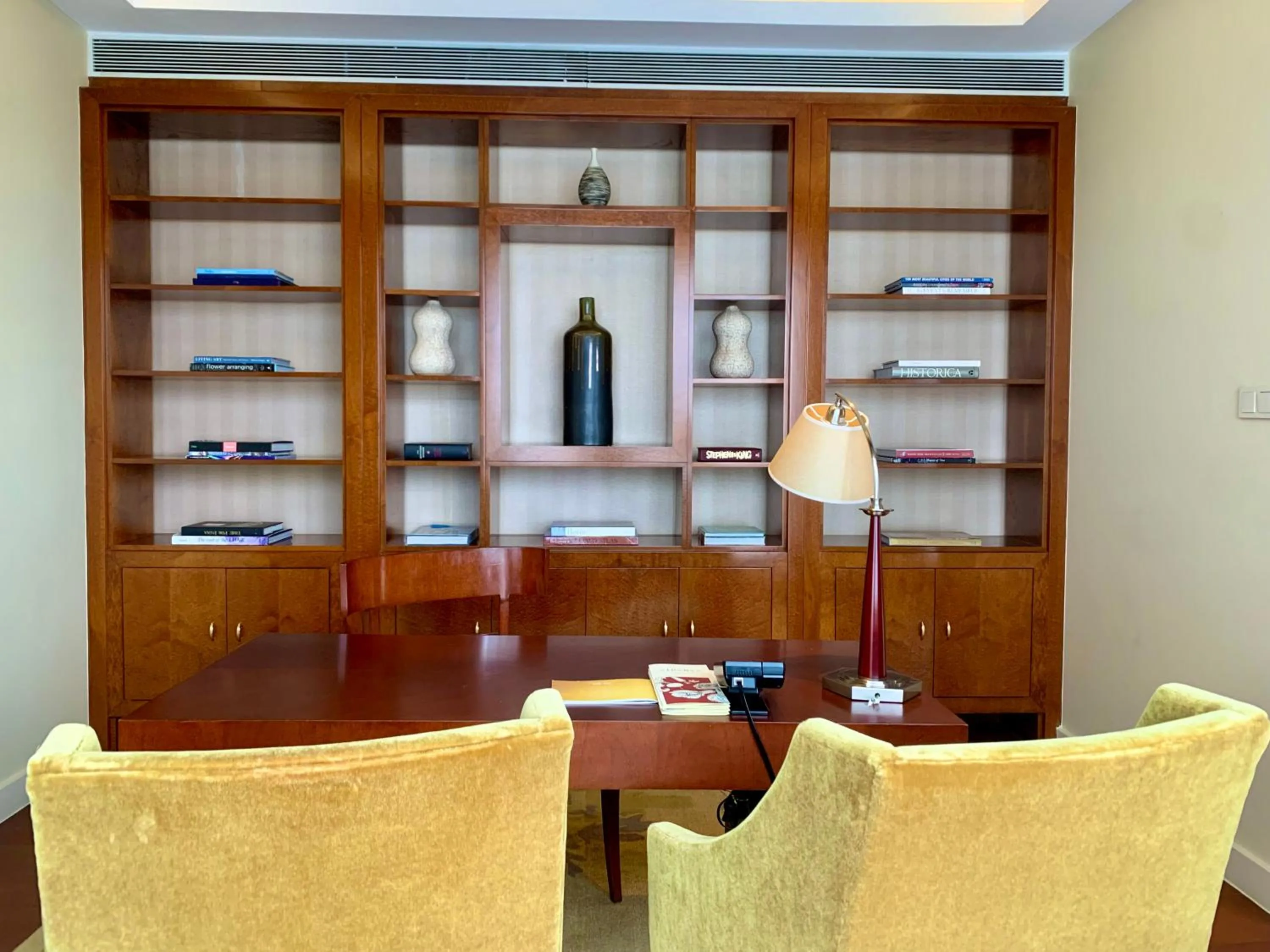 Living room in Four Seasons Hotel Mumbai