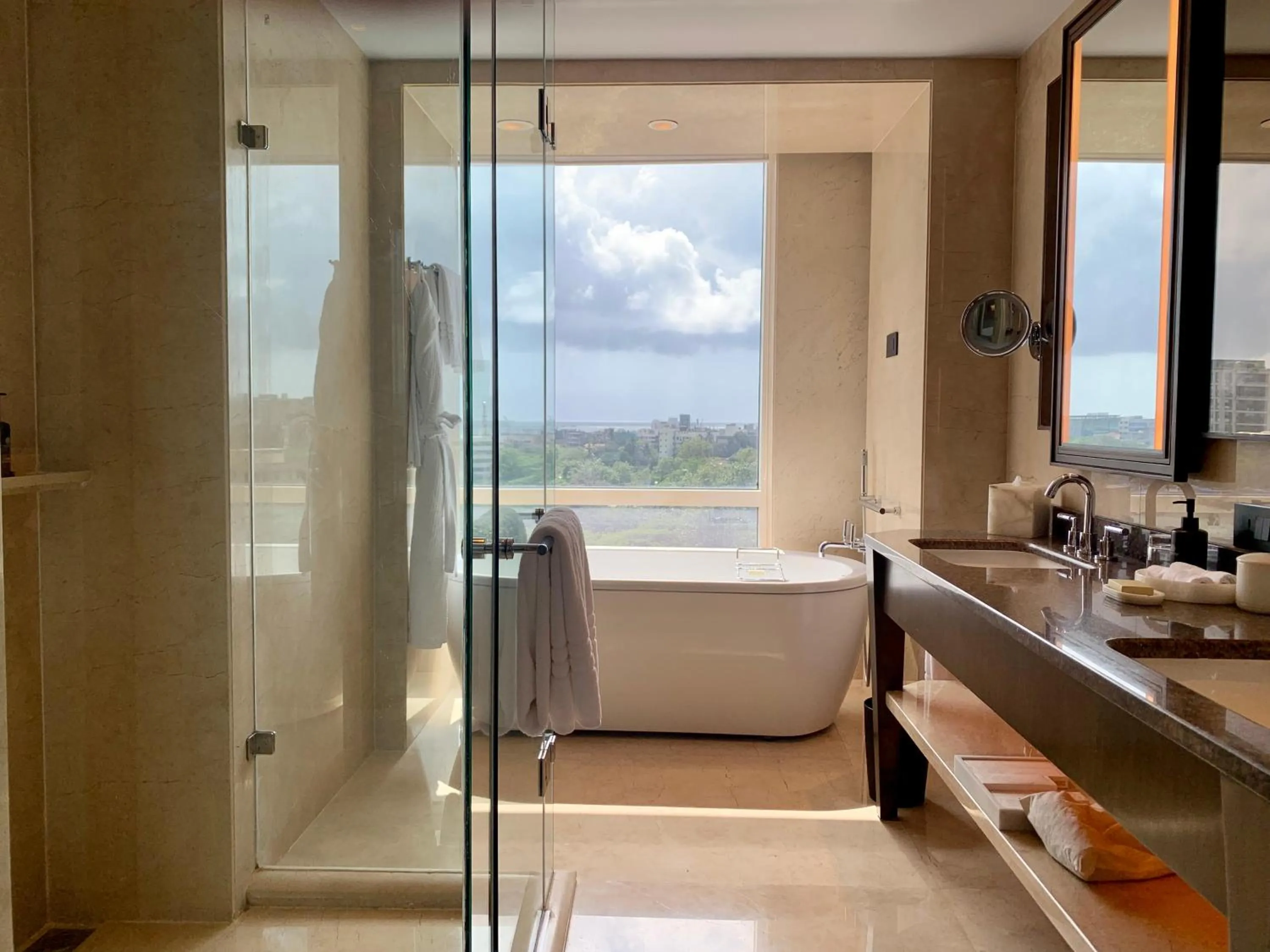 Bathroom, Bed in Four Seasons Hotel Mumbai