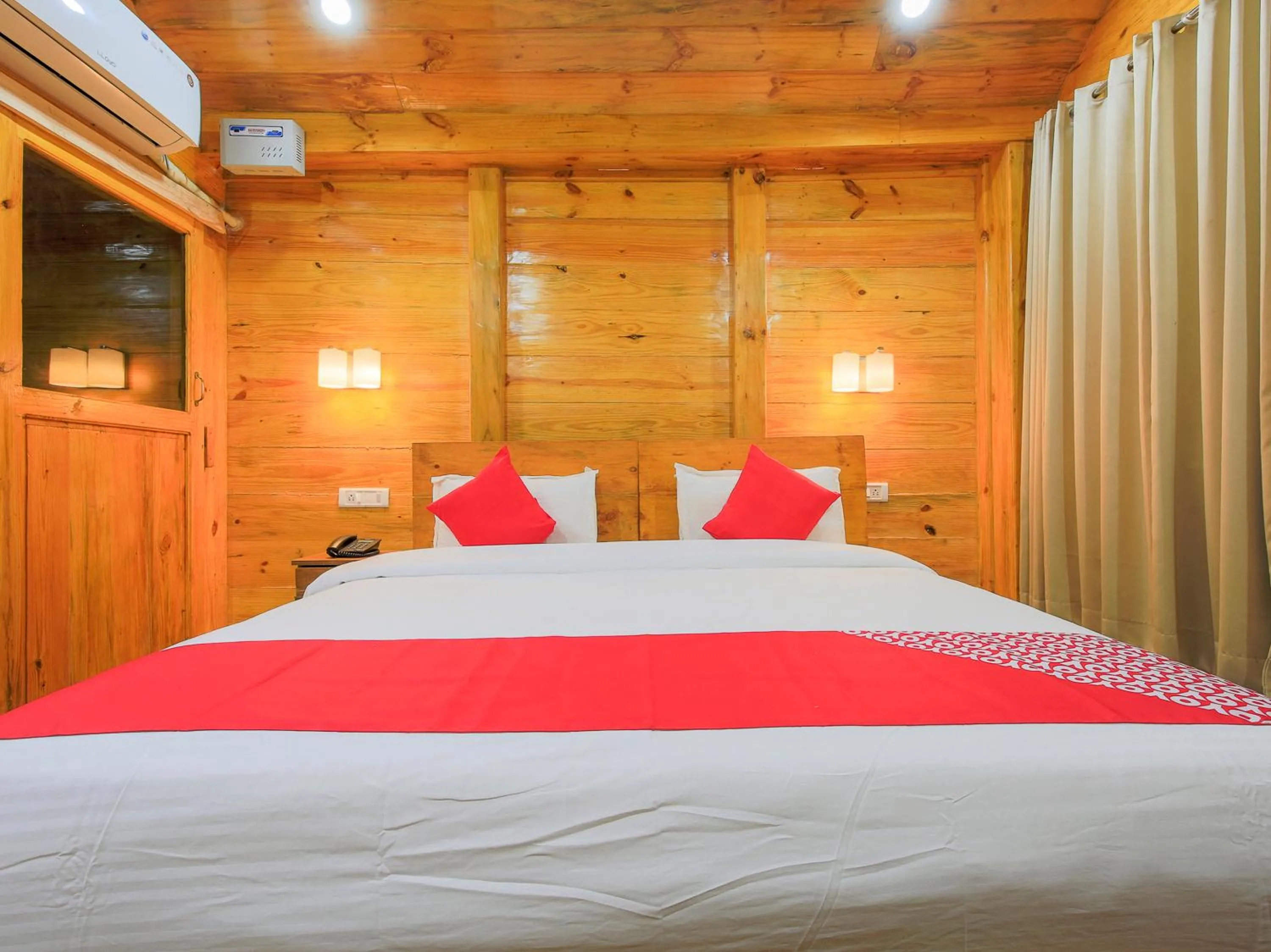 Bedroom, Bed in Brushwood Villa- Cottages and Bar