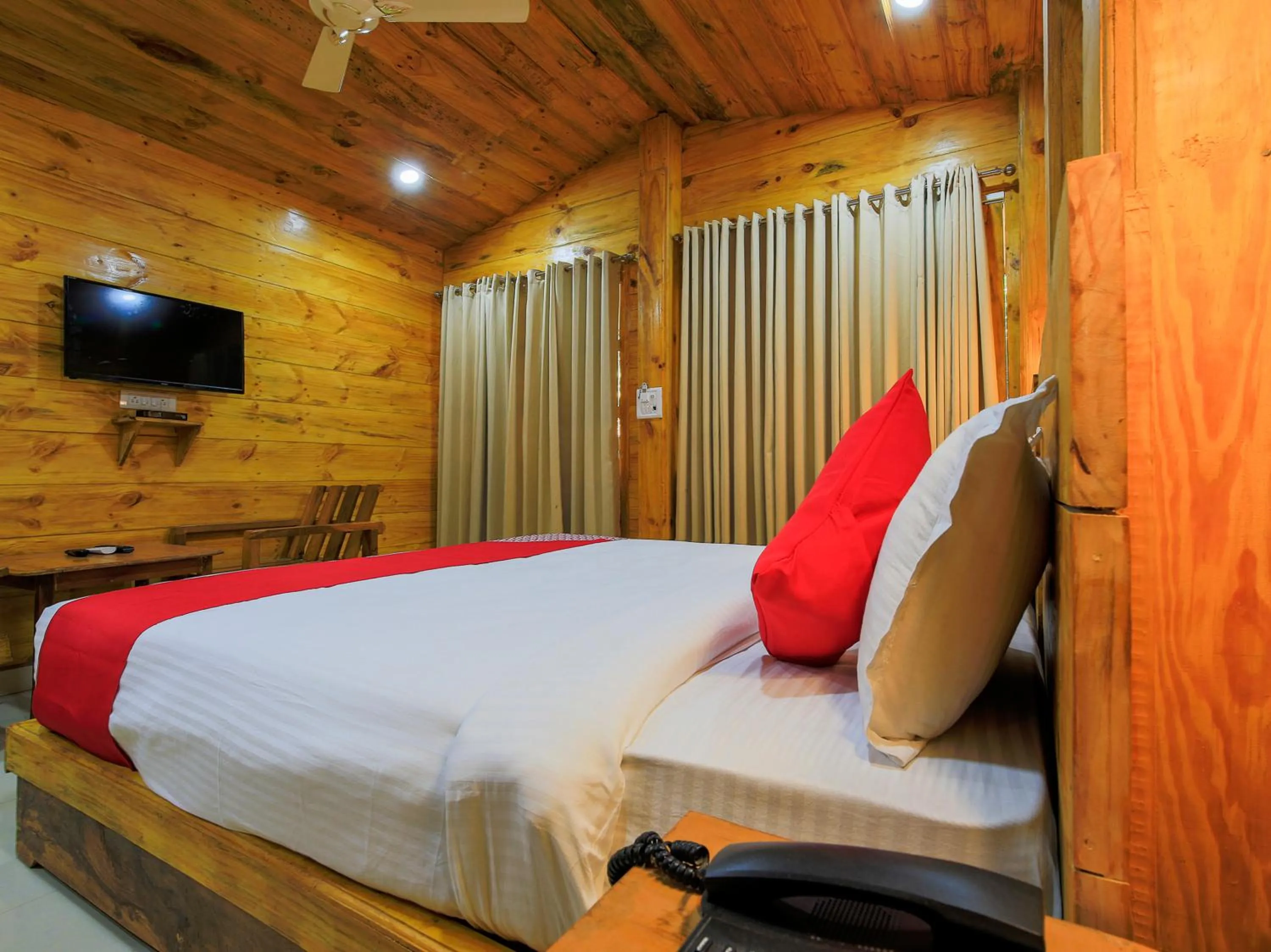 Bedroom, Bed in Brushwood Villa- Cottages and Bar