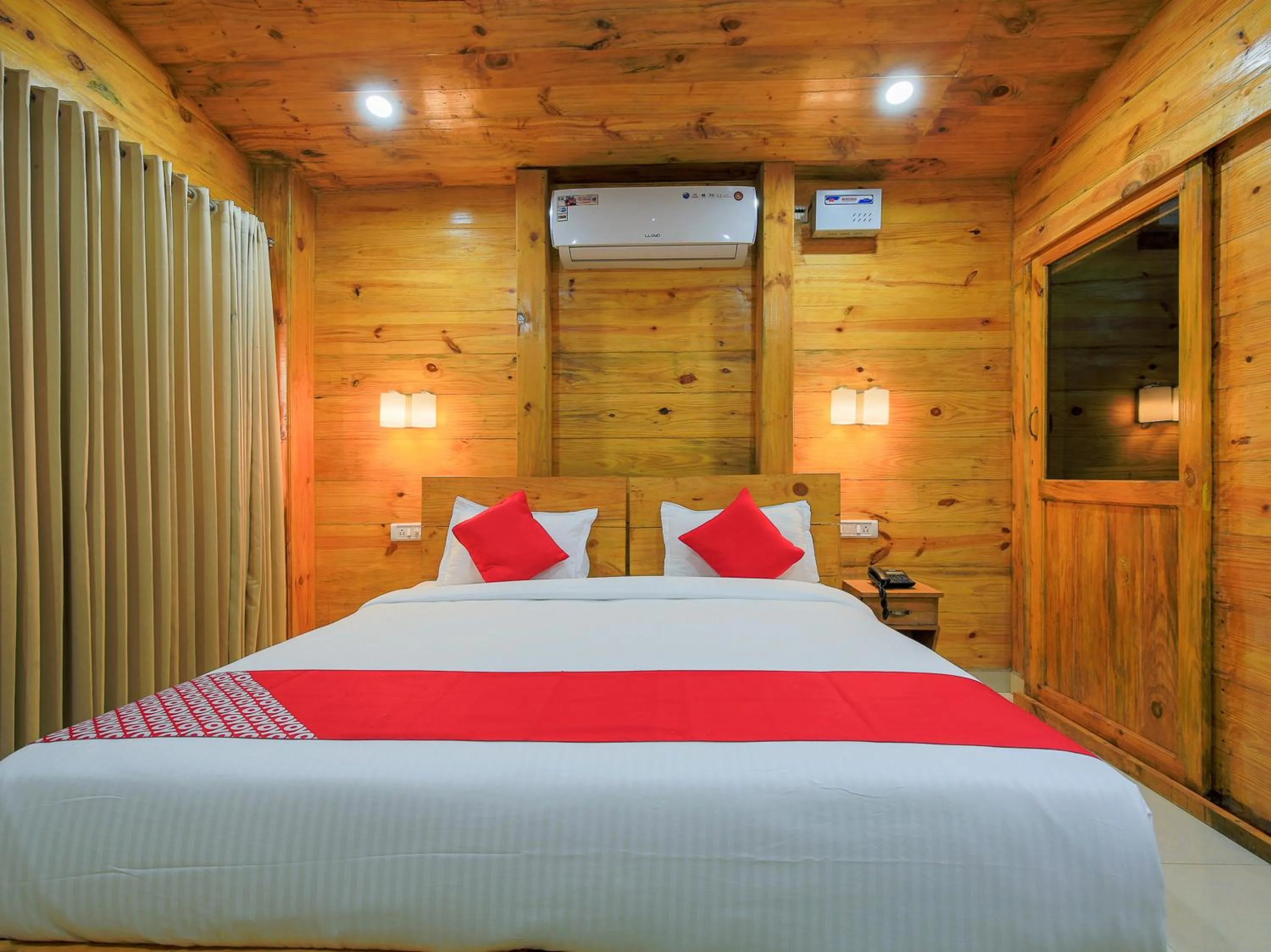 Bedroom, Bed in Brushwood Villa- Cottages and Bar