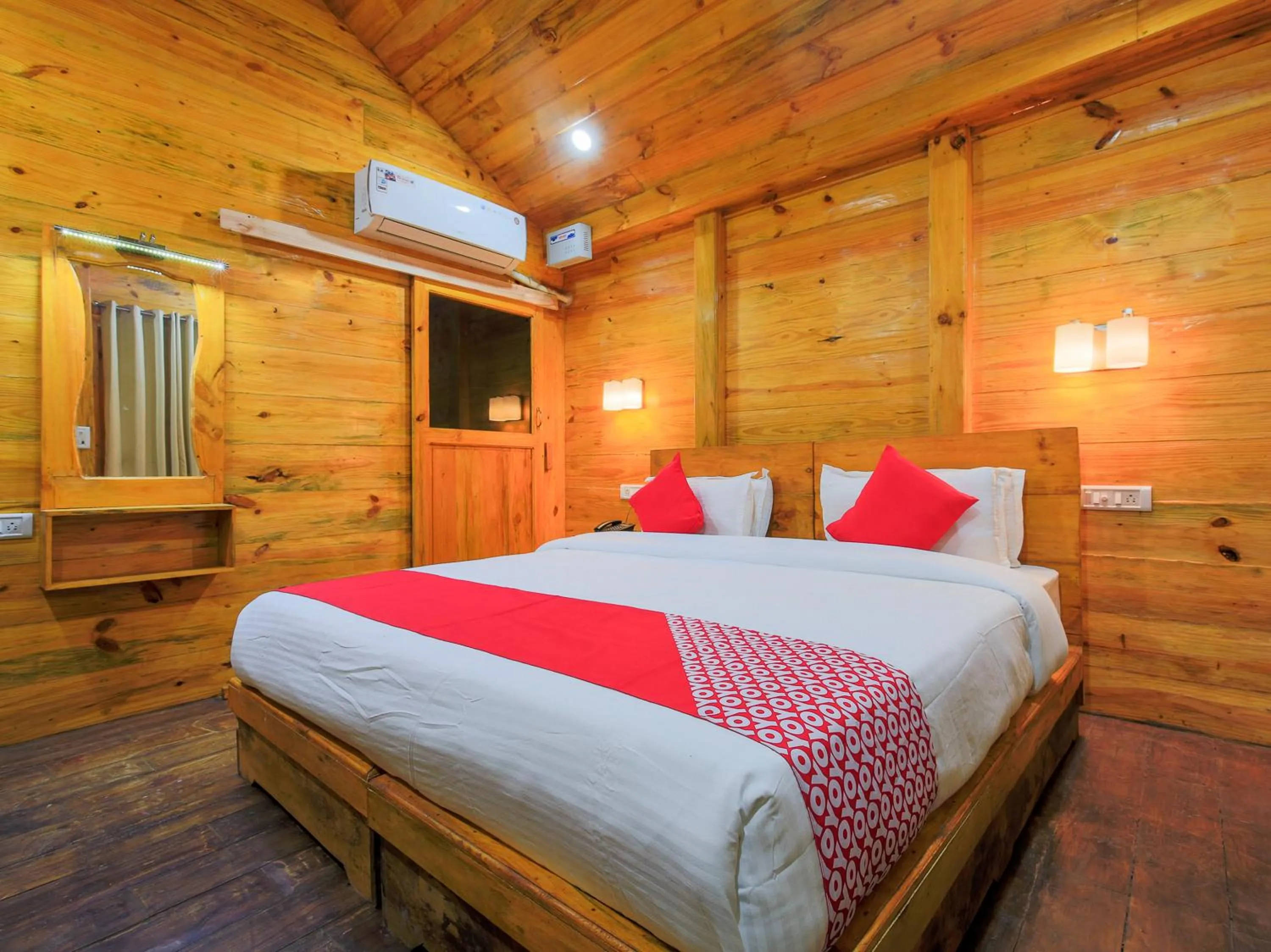 Bedroom, Bed in Brushwood Villa- Cottages and Bar