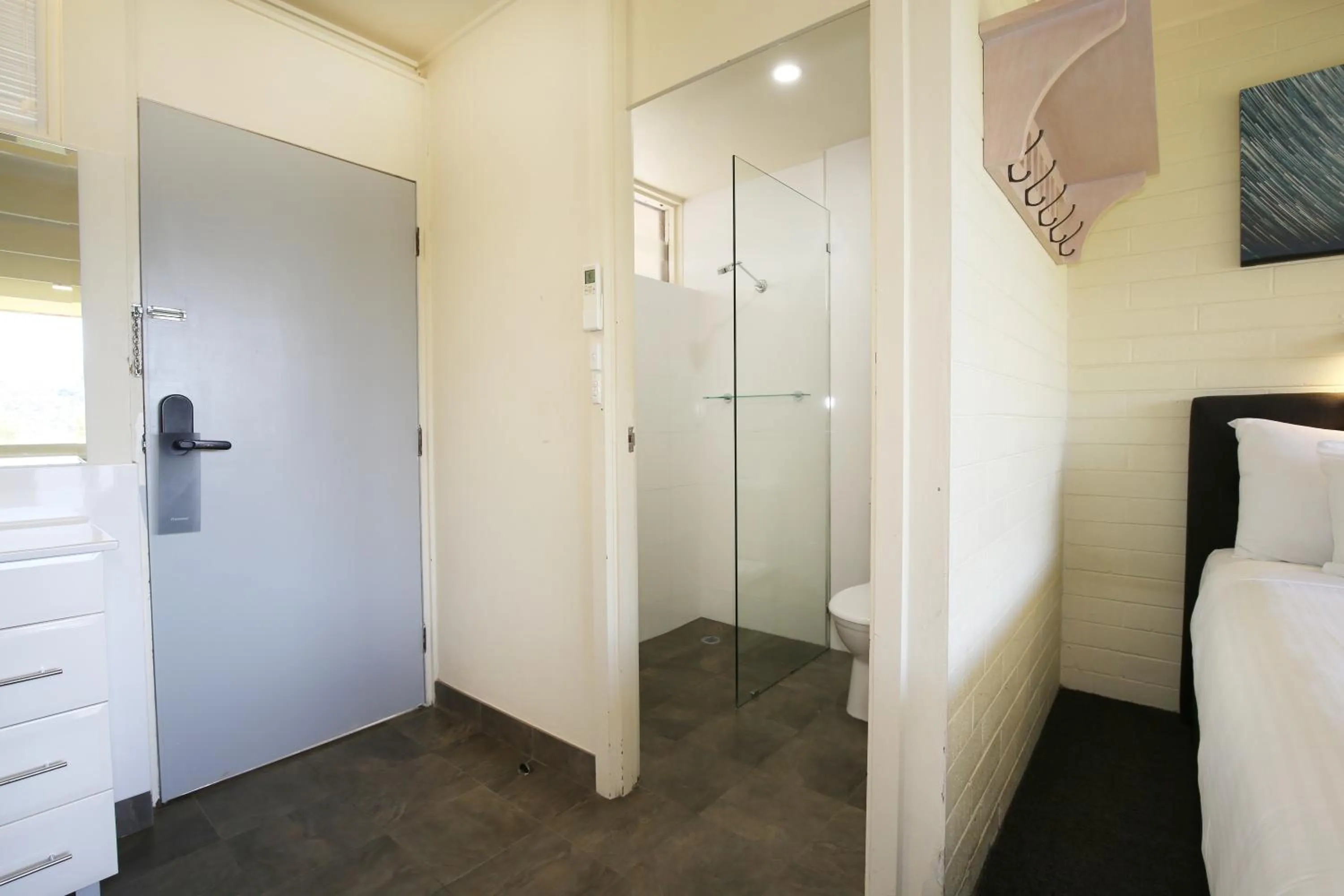 Bed in Lake Jindabyne Hotel