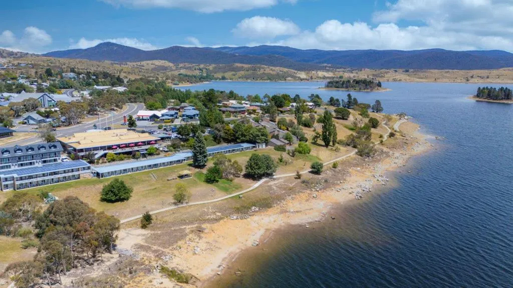Lake Jindabyne Hotel