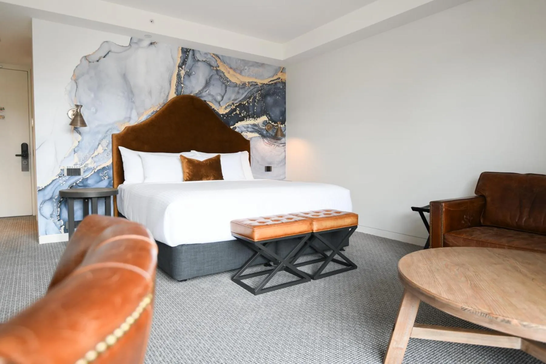 Bed in Lake Jindabyne Hotel