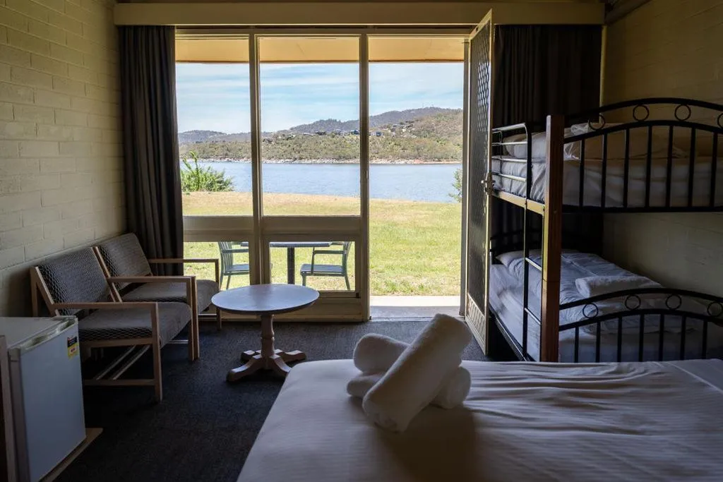 Bed in Lake Jindabyne Hotel