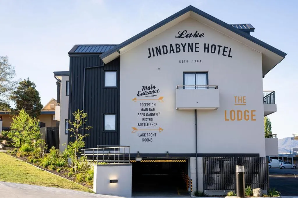 Lake Jindabyne Hotel