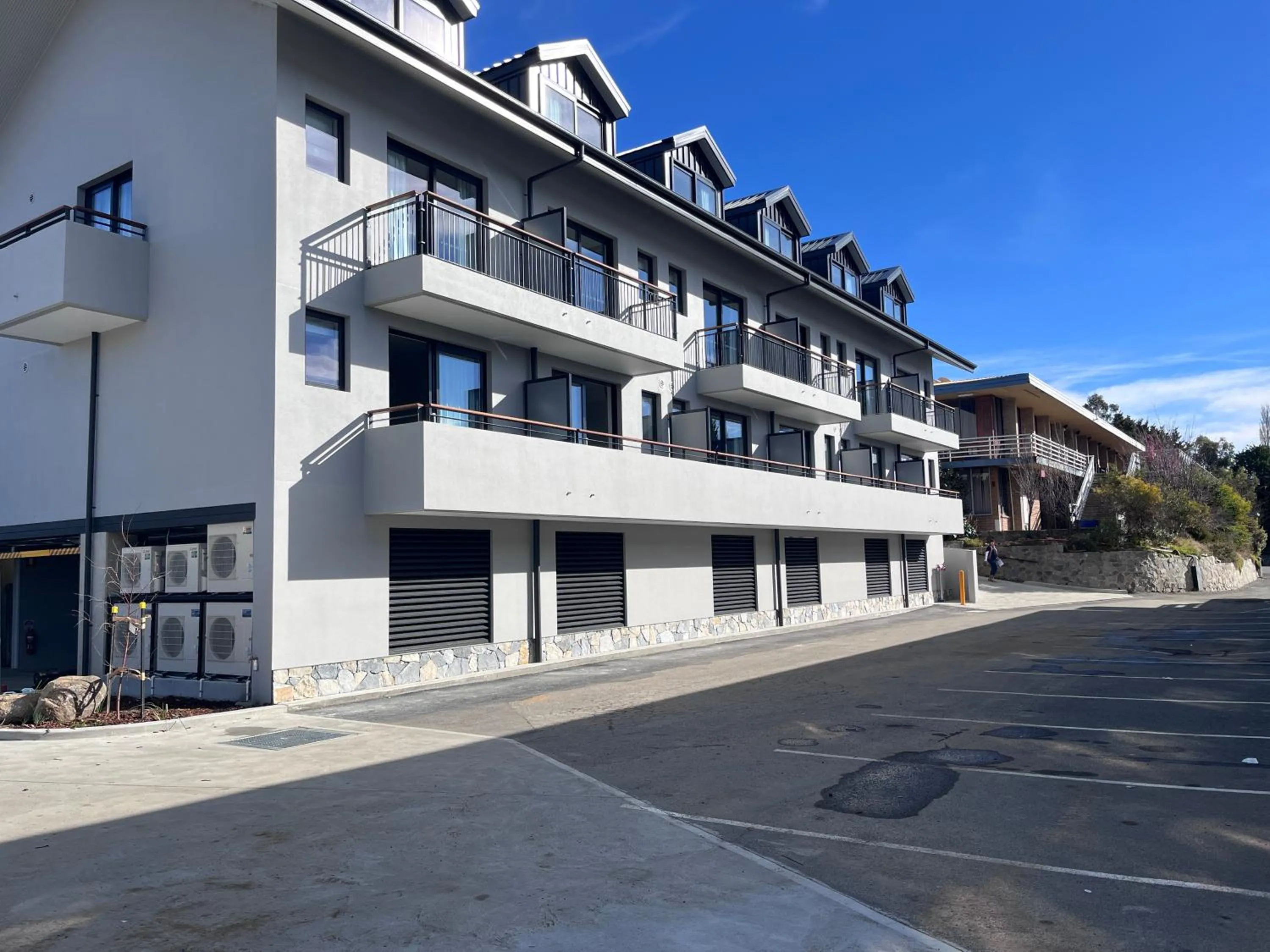 Property building in Lake Jindabyne Hotel