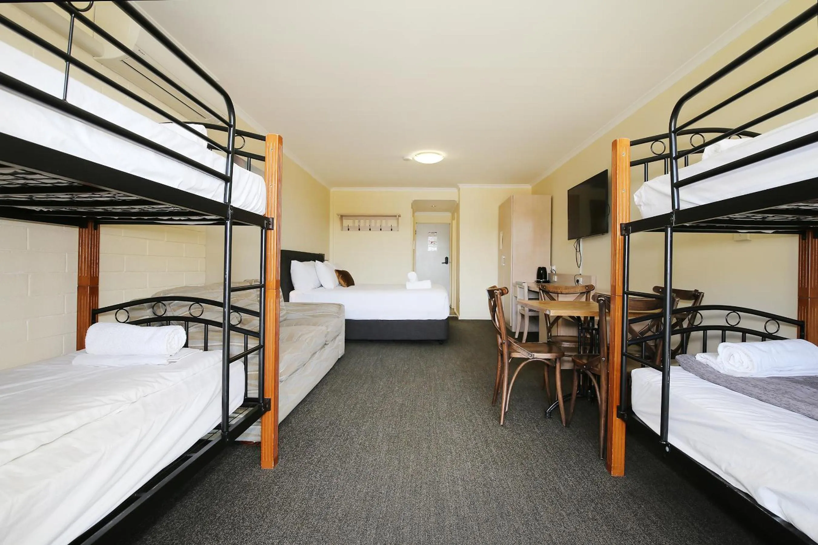 Bed in Lake Jindabyne Hotel