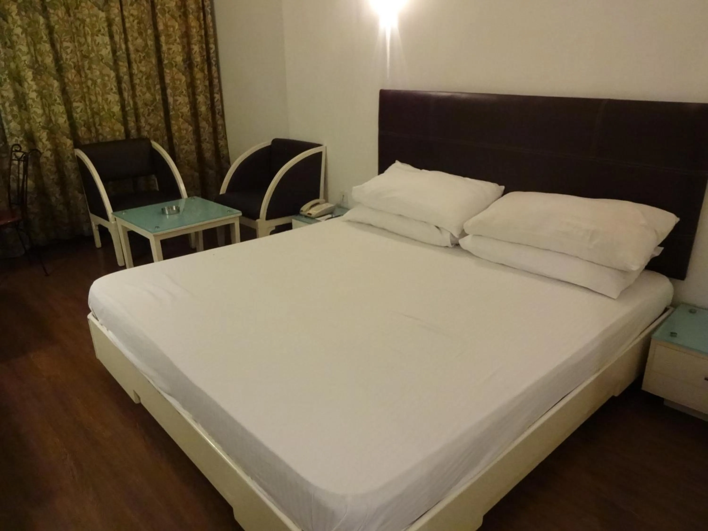 Photo of the whole room, Bed in The Central Court