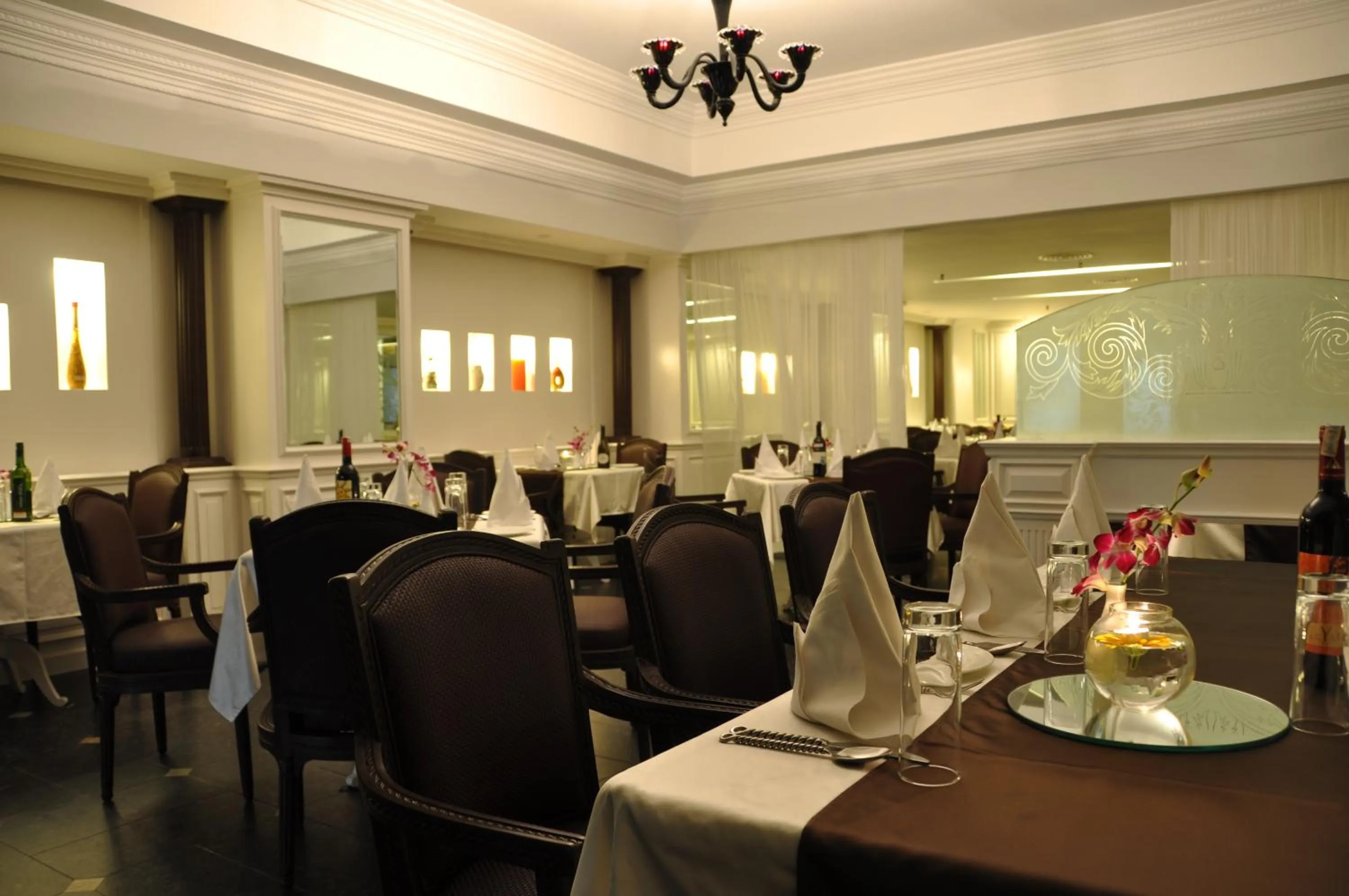 Restaurant/places to eat in The Central Court