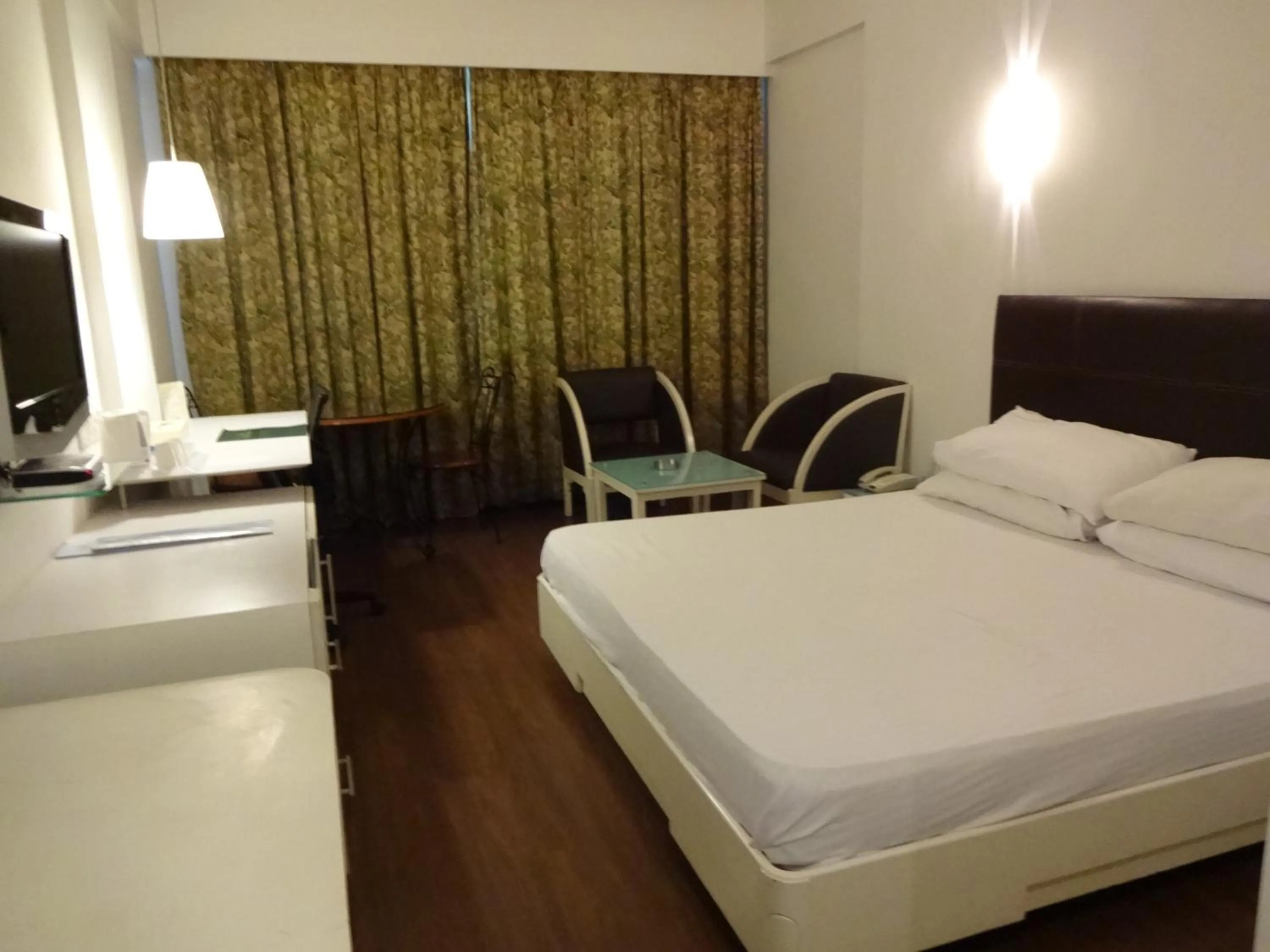 Photo of the whole room, Bed in The Central Court