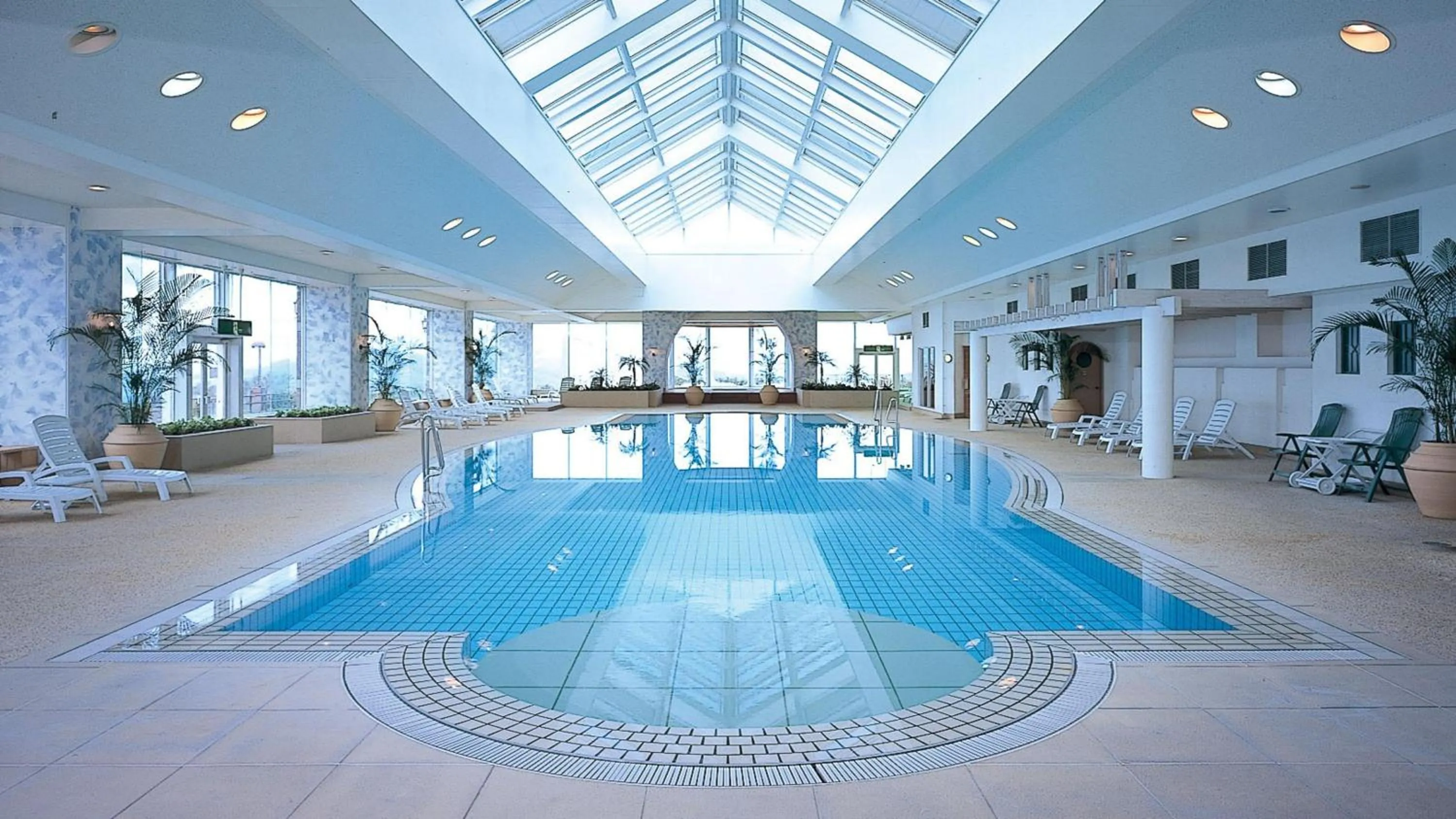 Swimming pool in Vignette Collection The Windsor Hotel TOYA by IHG