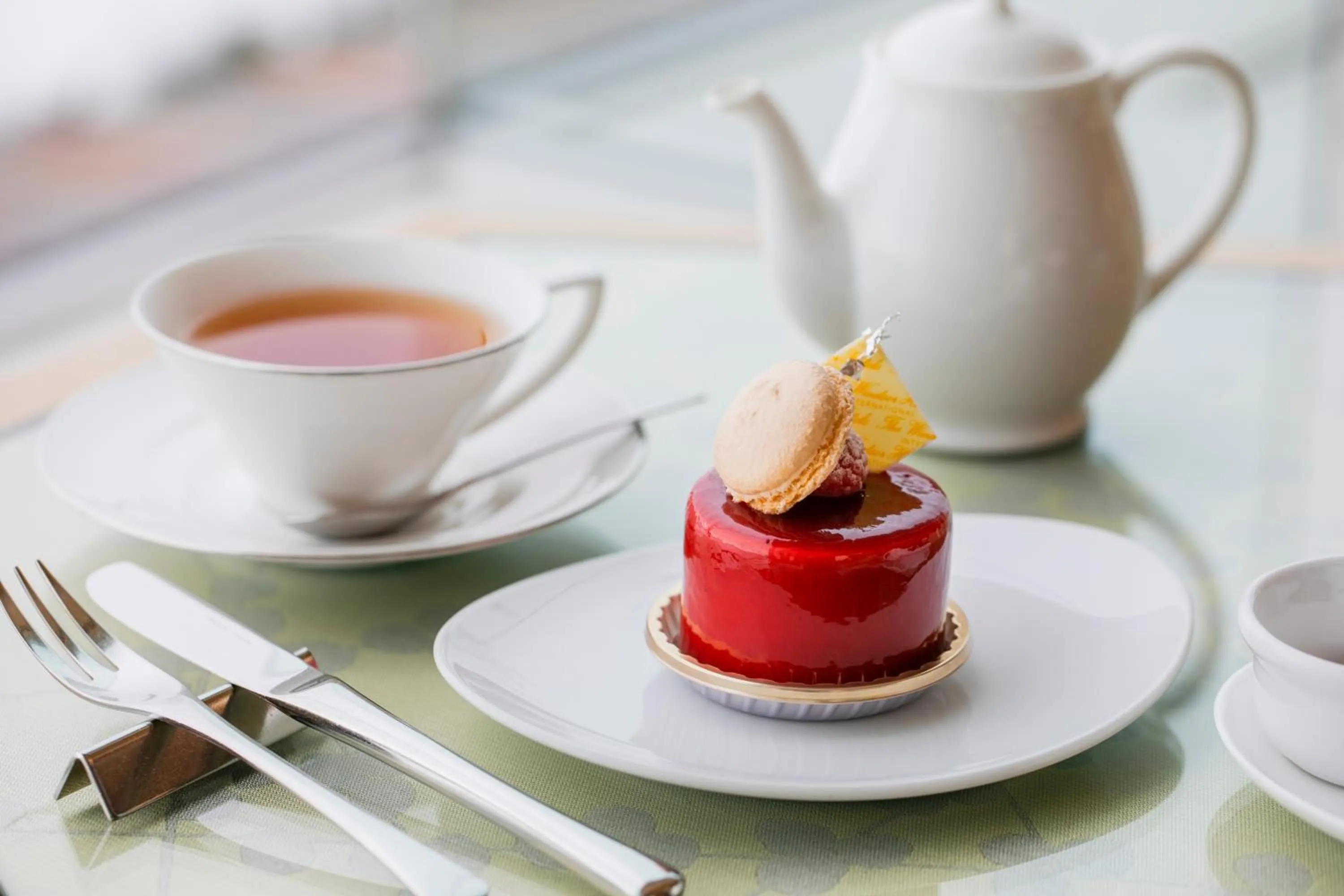 Food and drinks in Vignette Collection The Windsor Hotel TOYA by IHG