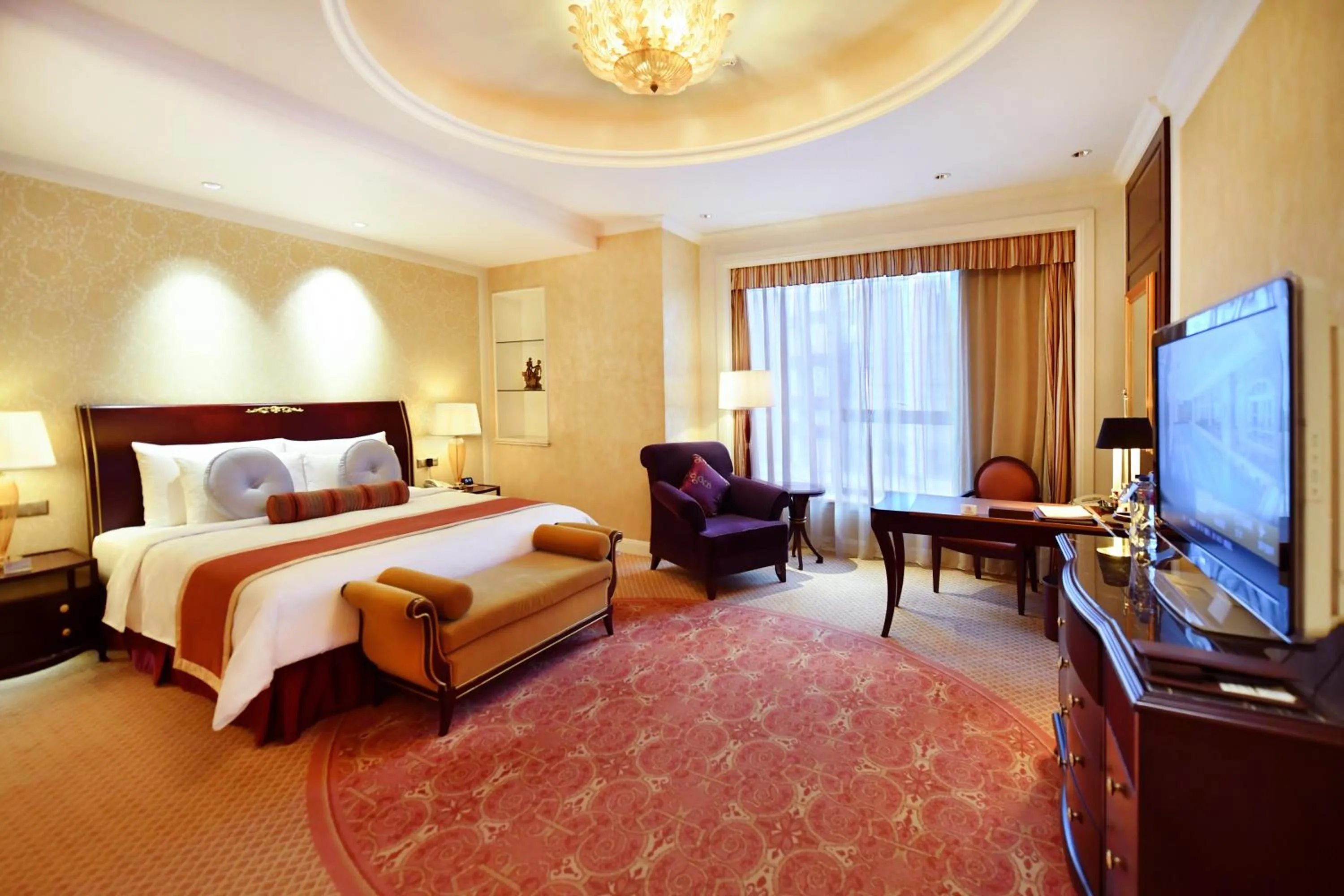 Photo of the whole room, Bed in Grand Central Hotel Shanghai - Nanjing Road
