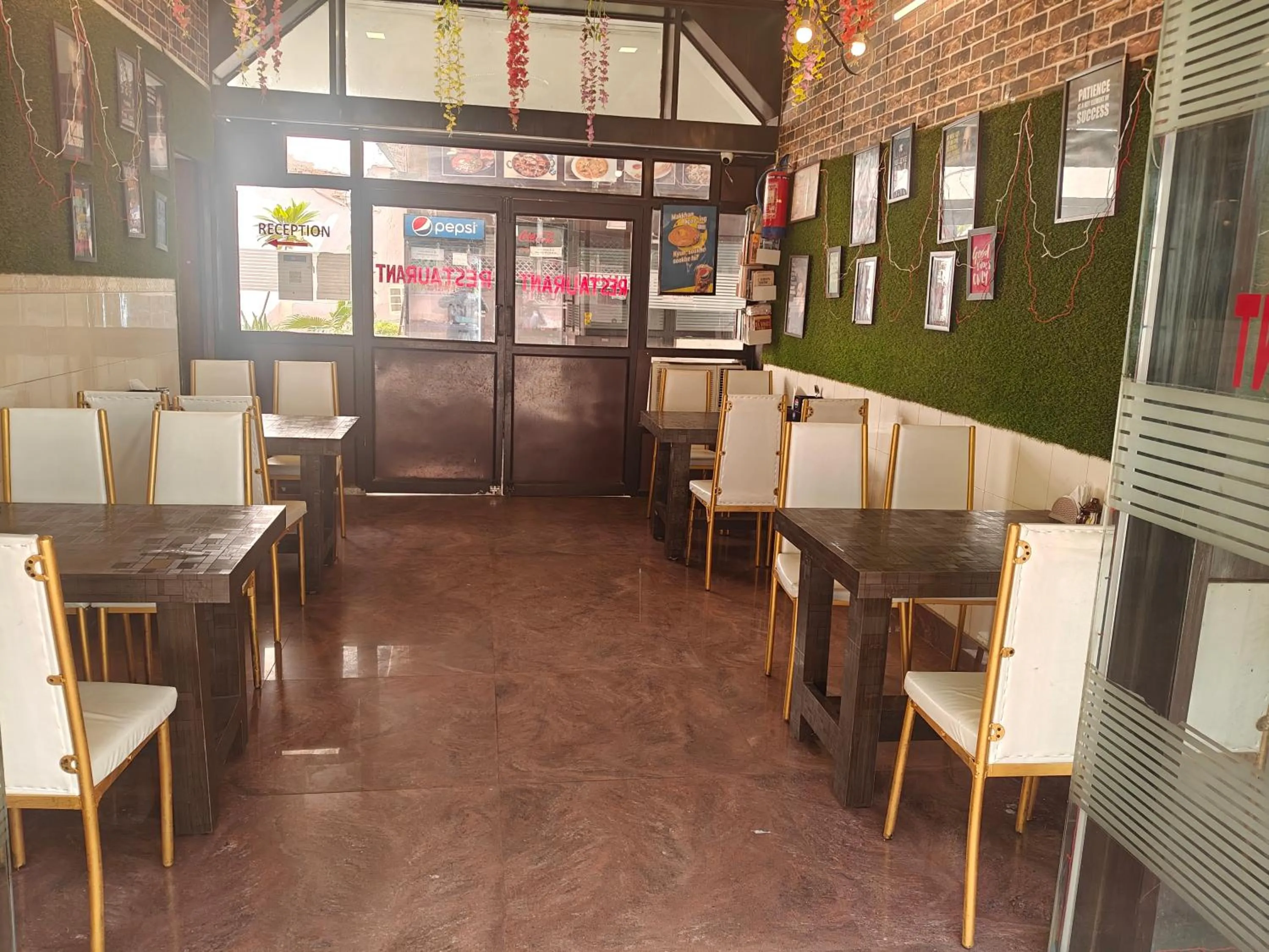 Restaurant/places to eat in Hotel Sidhartha Walking Distance From TajMahal