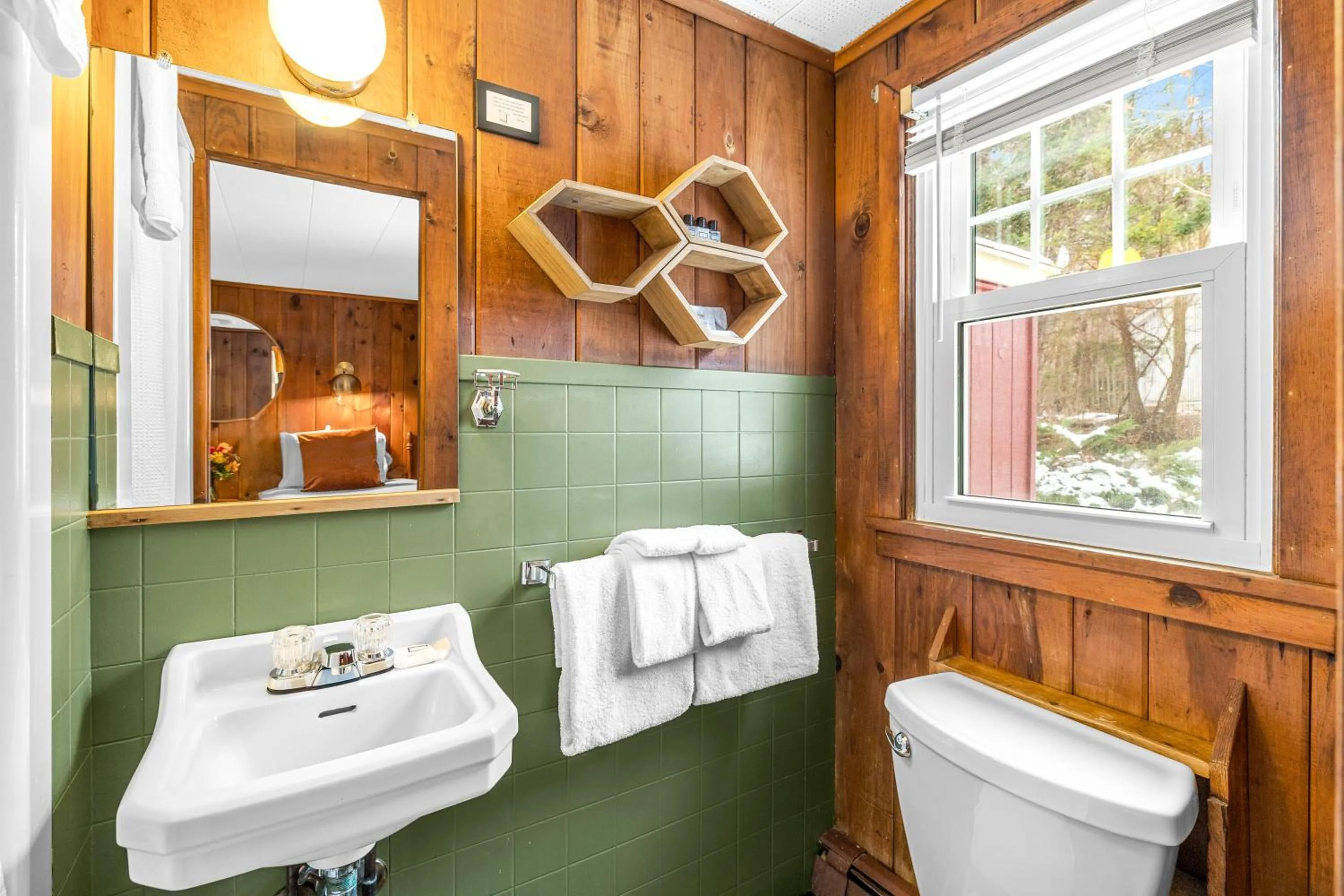 Bathroom in Phoenicia Lodge