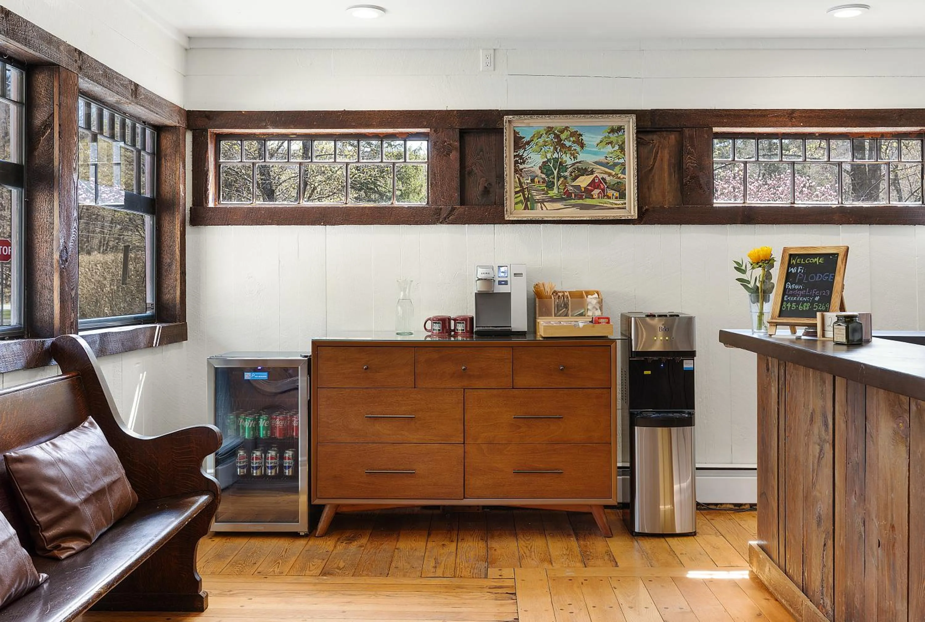 Drinks in Phoenicia Lodge