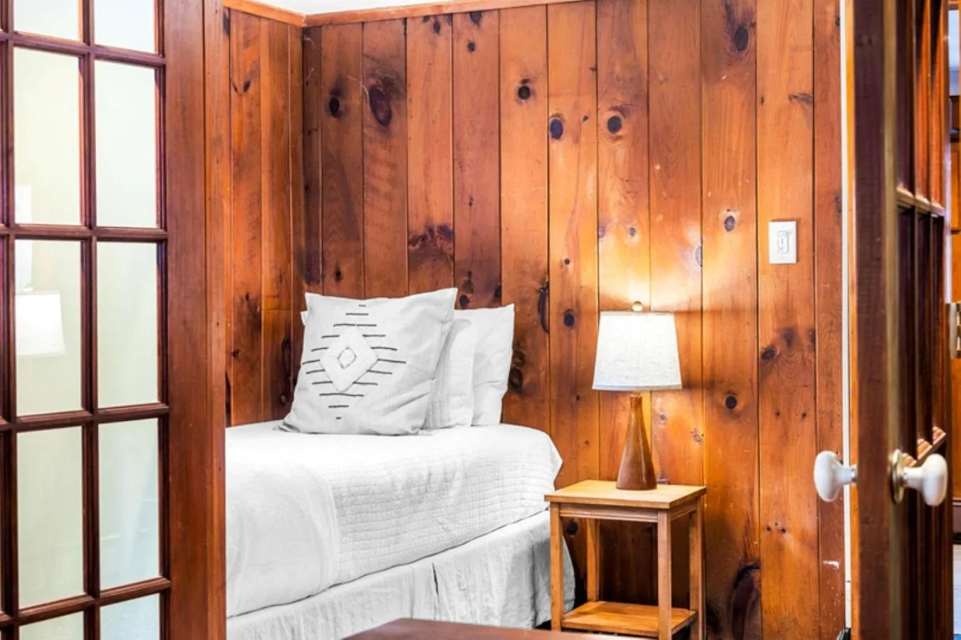 Living room in Phoenicia Lodge