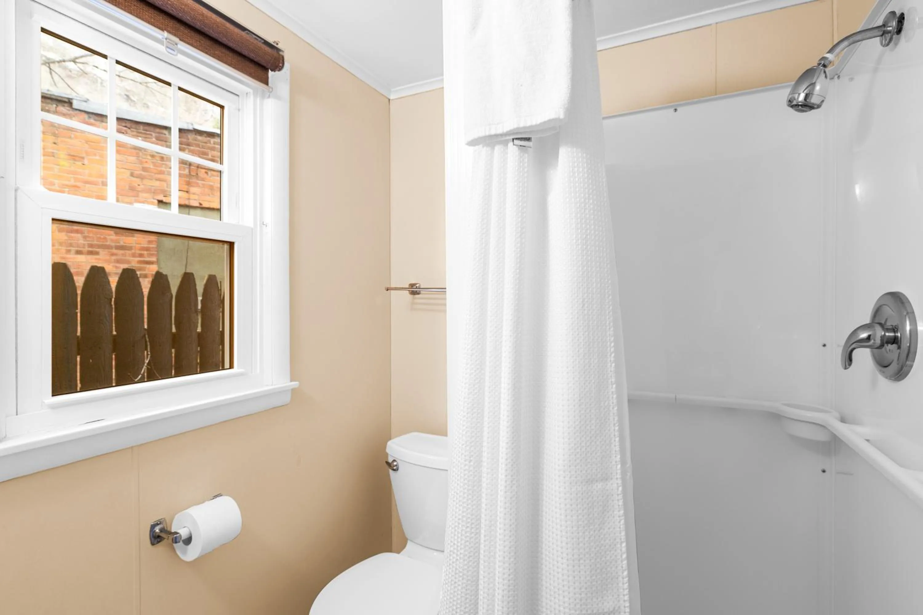 Bathroom in Phoenicia Lodge