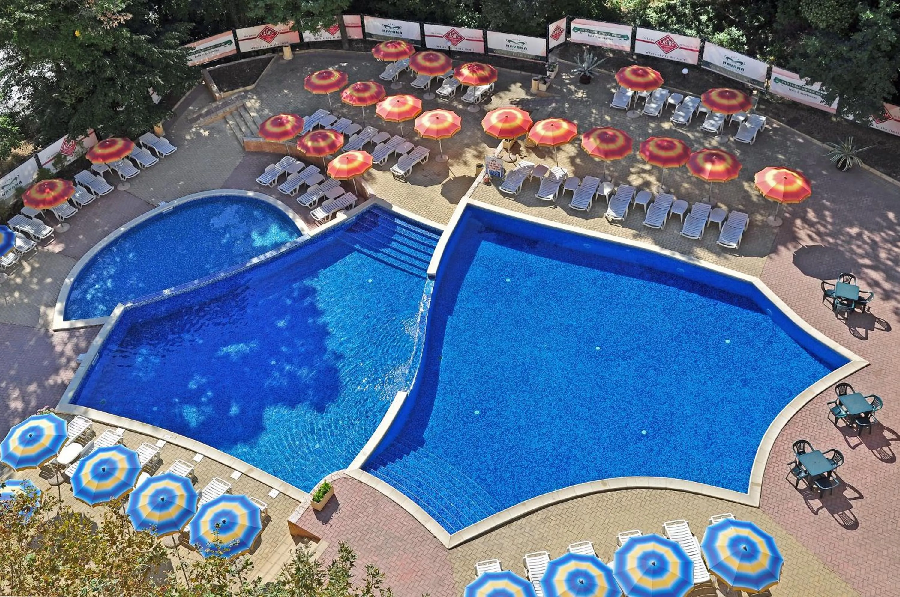 Swimming pool in Hotel Paradise Green Park