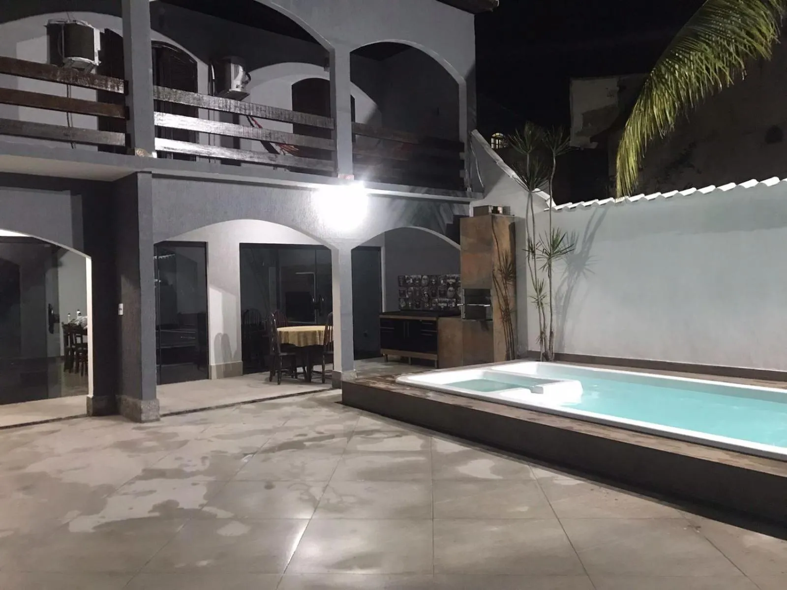 Linda casa com piscina de frente para Praia Grande em Arraial do Cabo-Rj