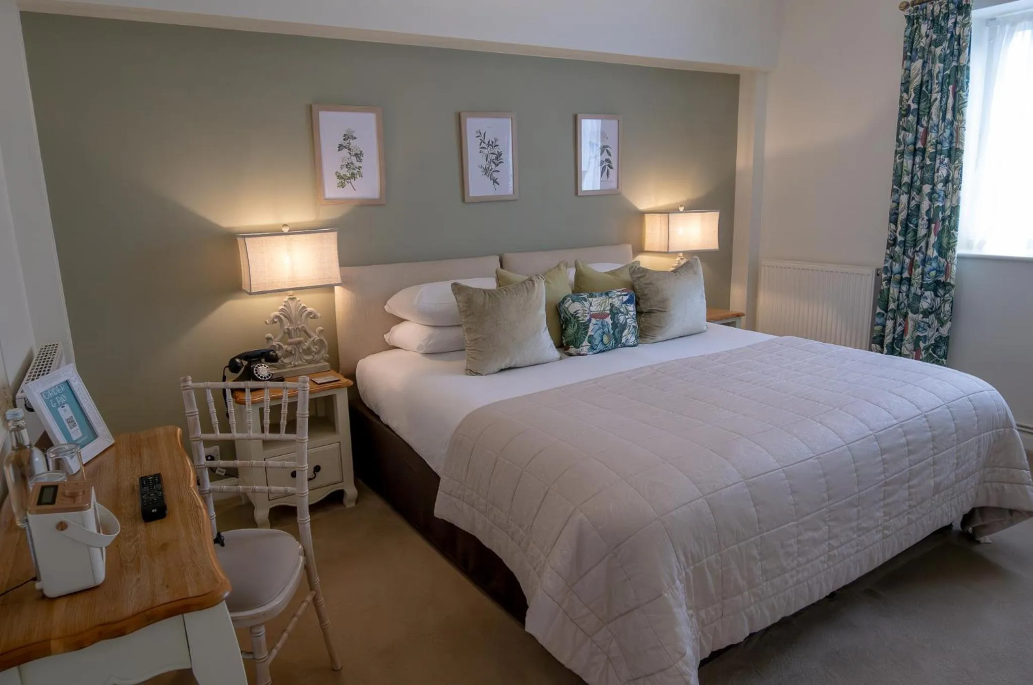 Bedroom, Bed in Leeds Castle Stable Courtyard Bed and Breakfast