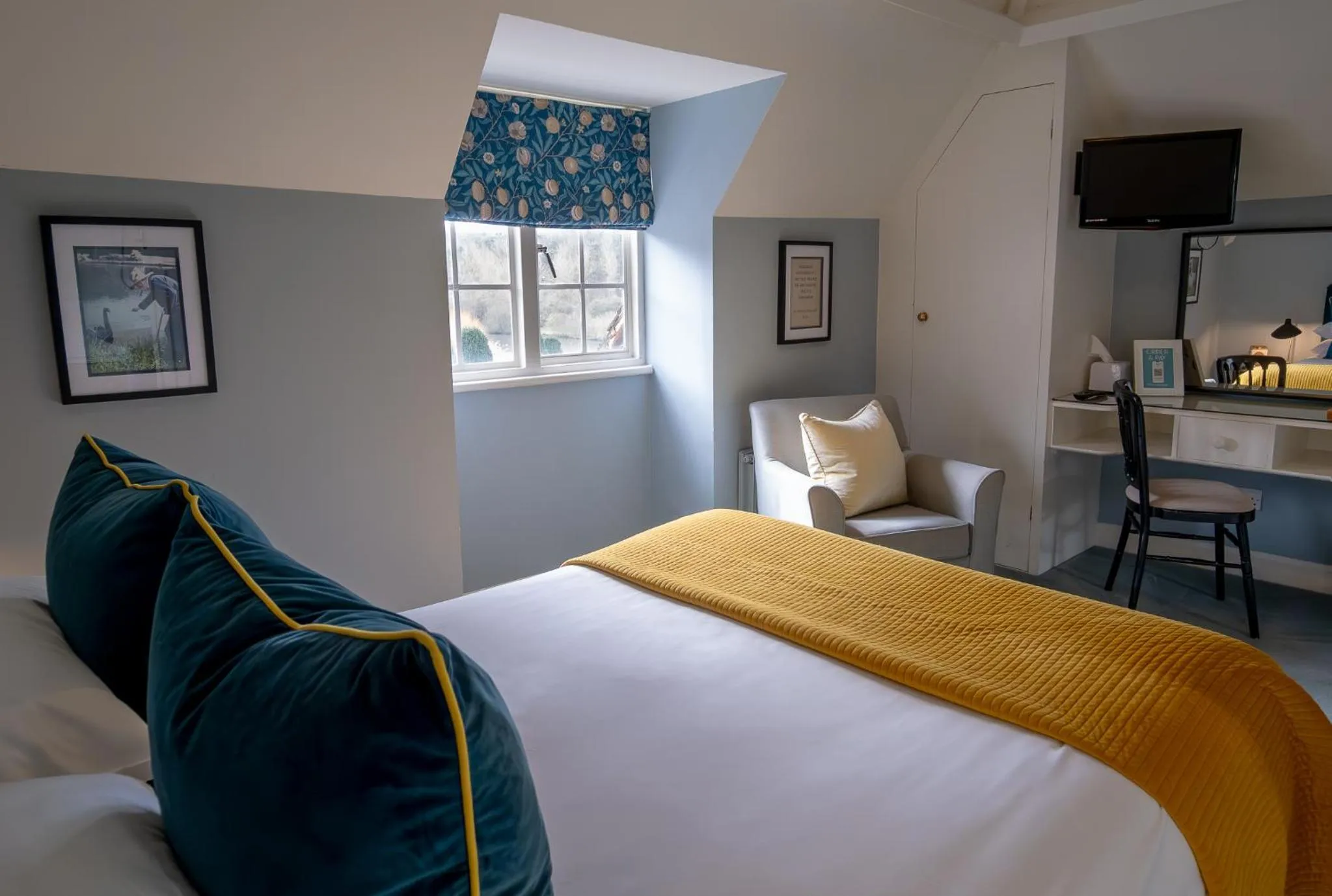 Bedroom, Bed in Leeds Castle Stable Courtyard Bed and Breakfast