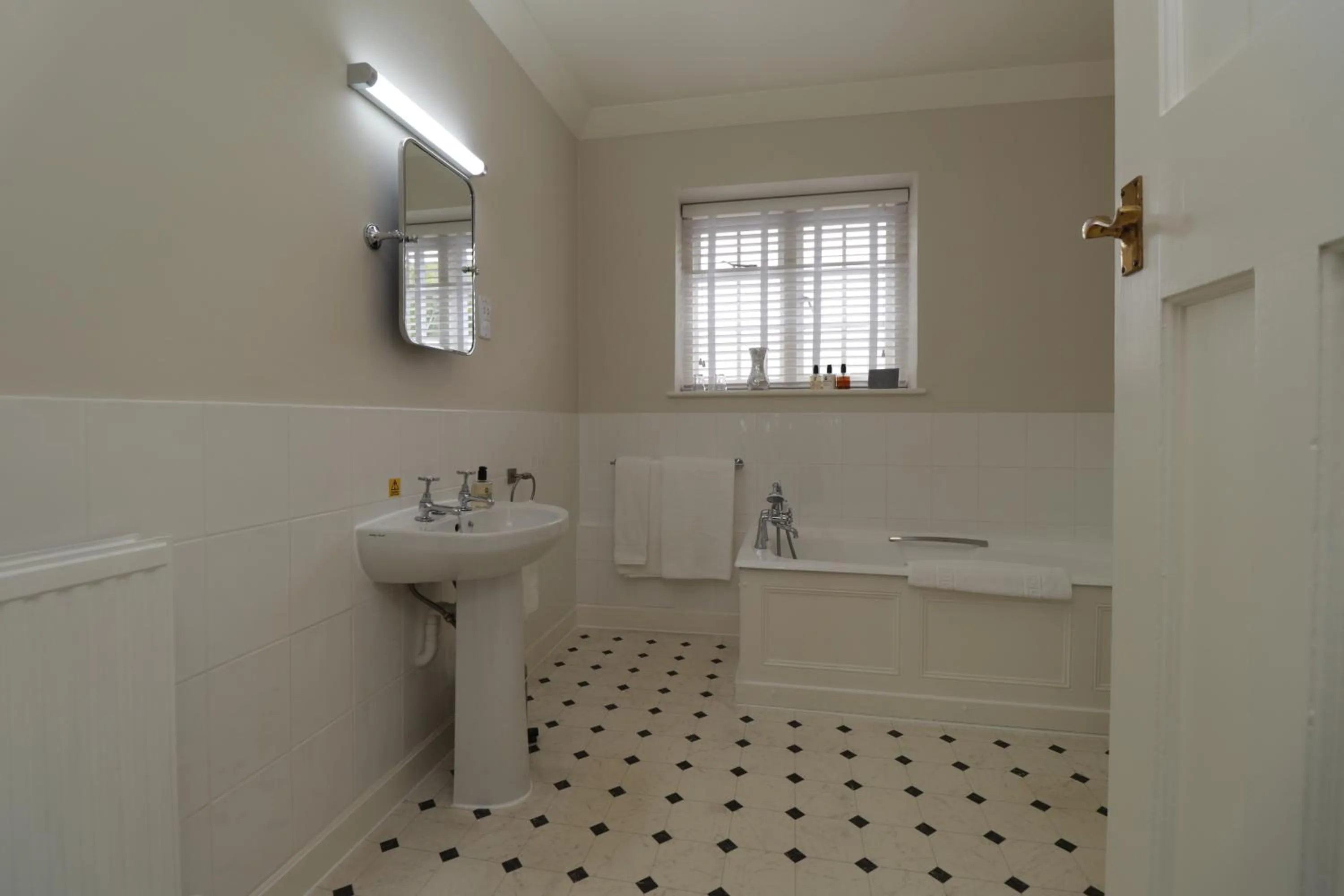 Bathroom in Leeds Castle Stable Courtyard Bed and Breakfast