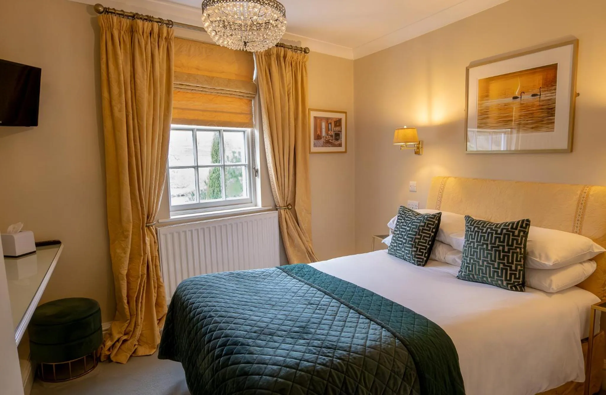 Bedroom, Bed in Leeds Castle Stable Courtyard Bed and Breakfast