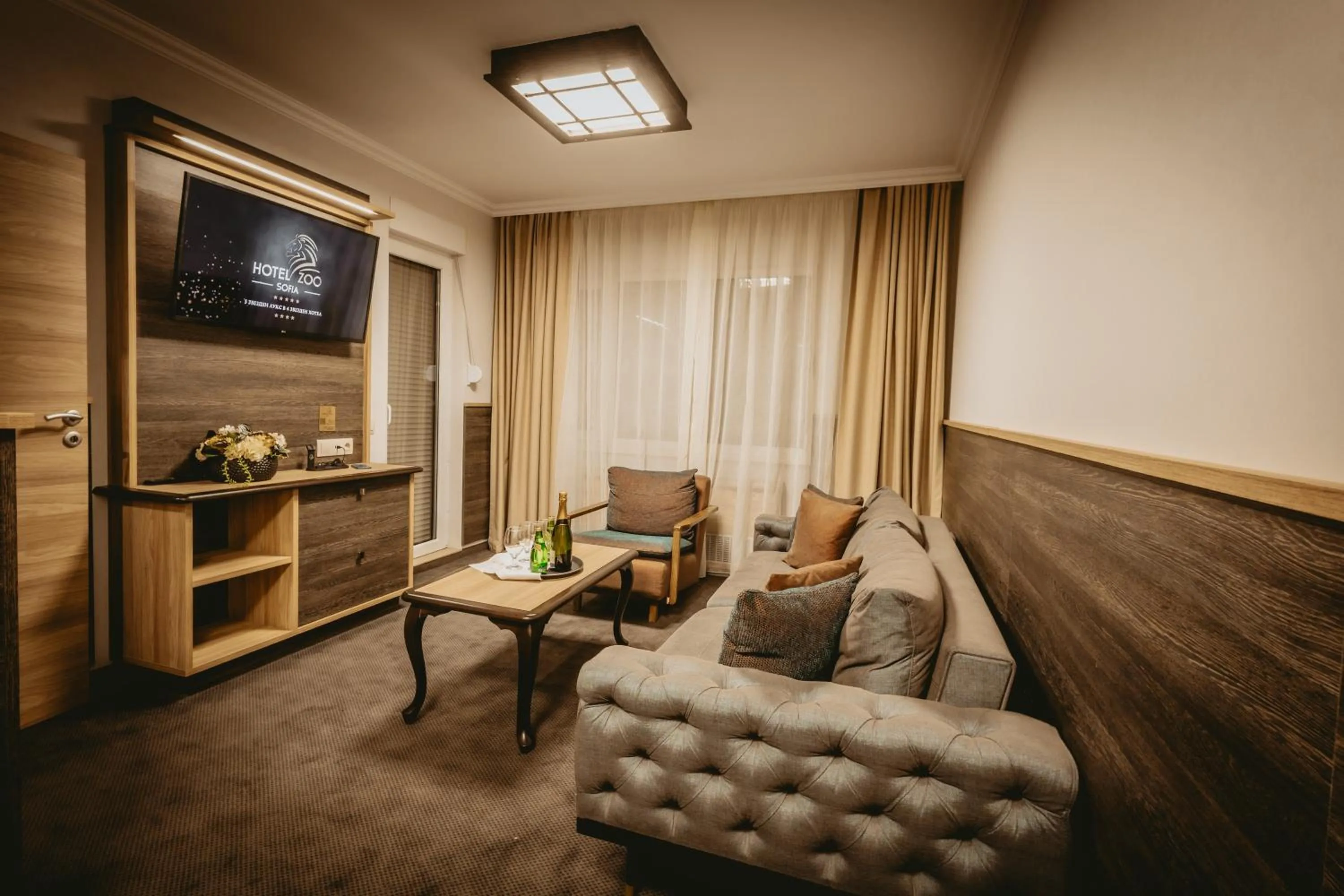 Communal lounge/ TV room in Hotel ZOO Sofia