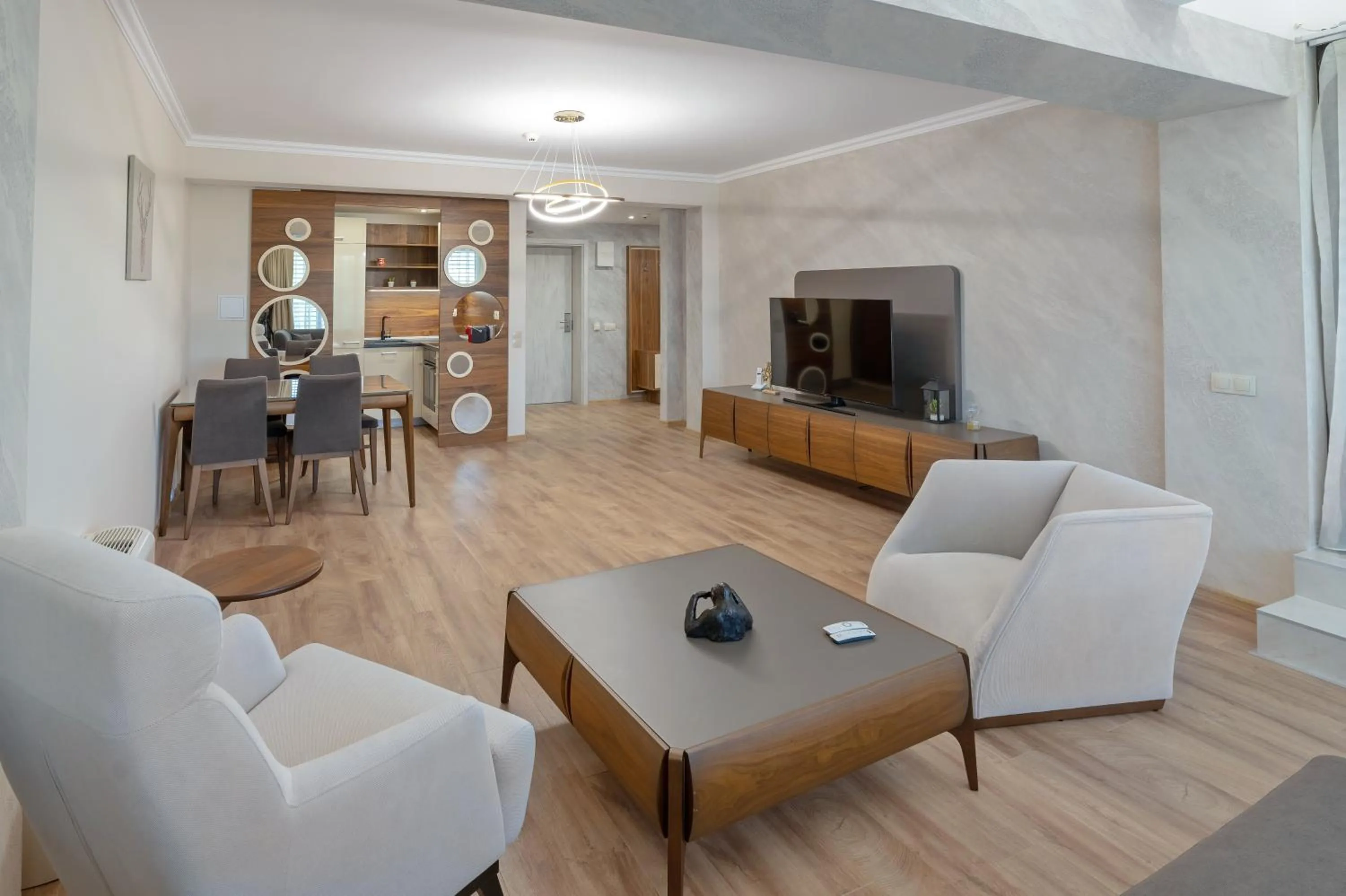 Communal lounge/ TV room in Hotel ZOO Sofia