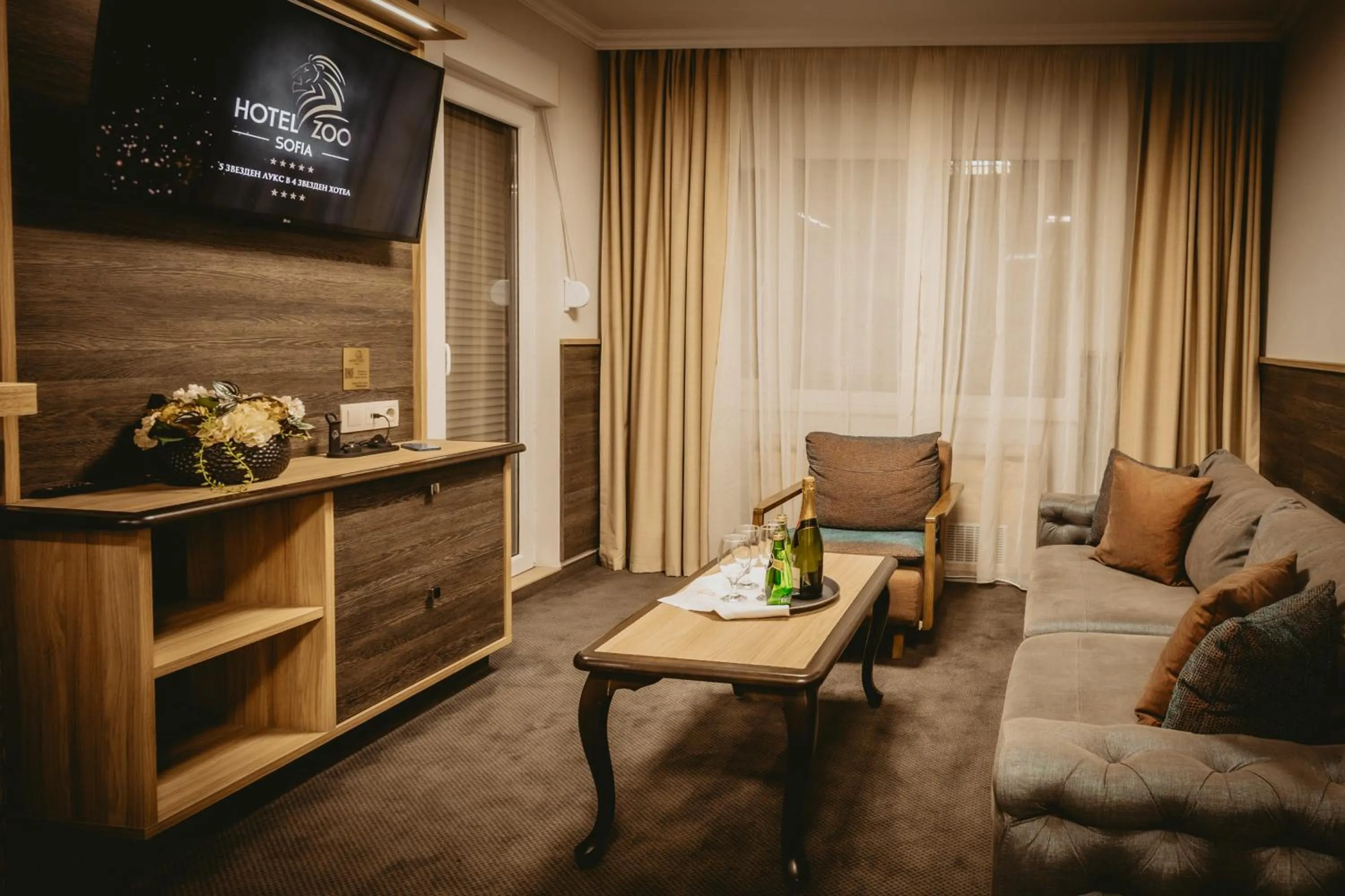 Communal lounge/ TV room in Hotel ZOO Sofia