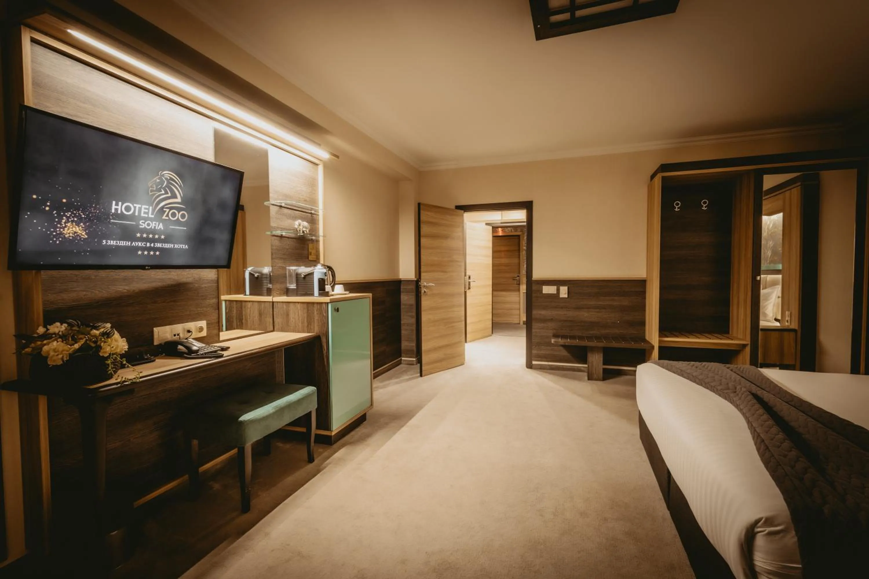 Communal lounge/ TV room, Bed in Hotel ZOO Sofia