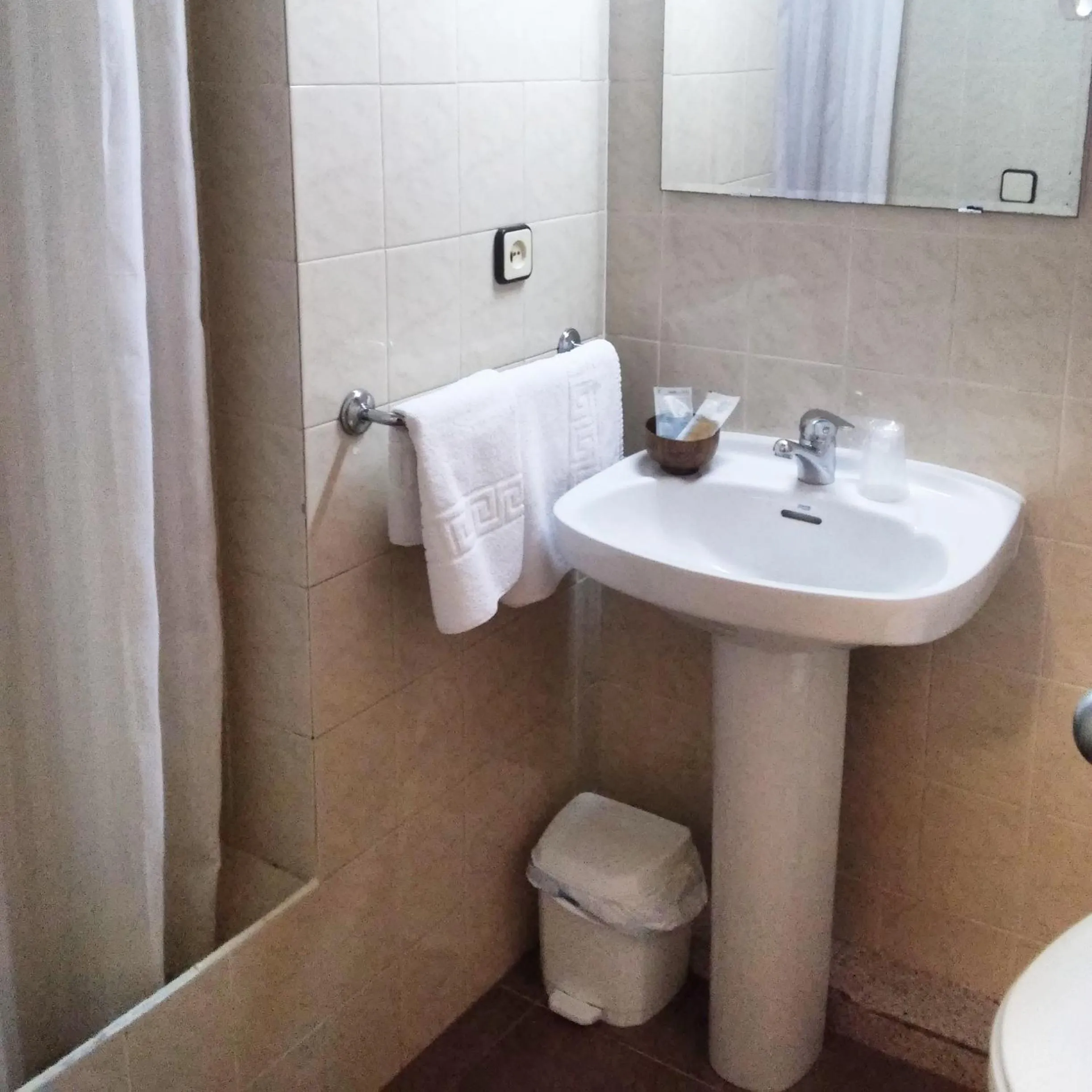 Bathroom in Hostal Lesseps