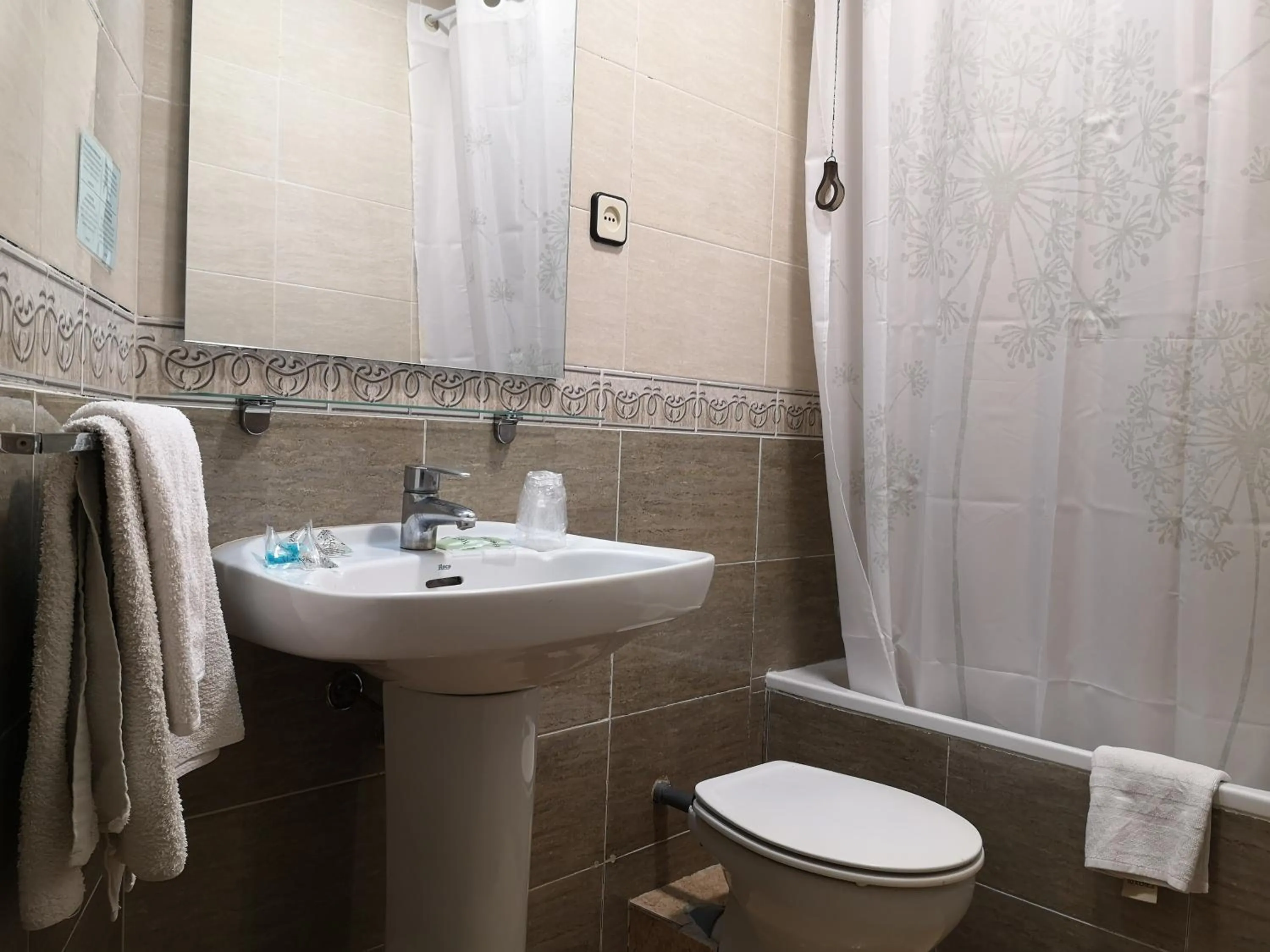 Bathroom in Hostal Lesseps