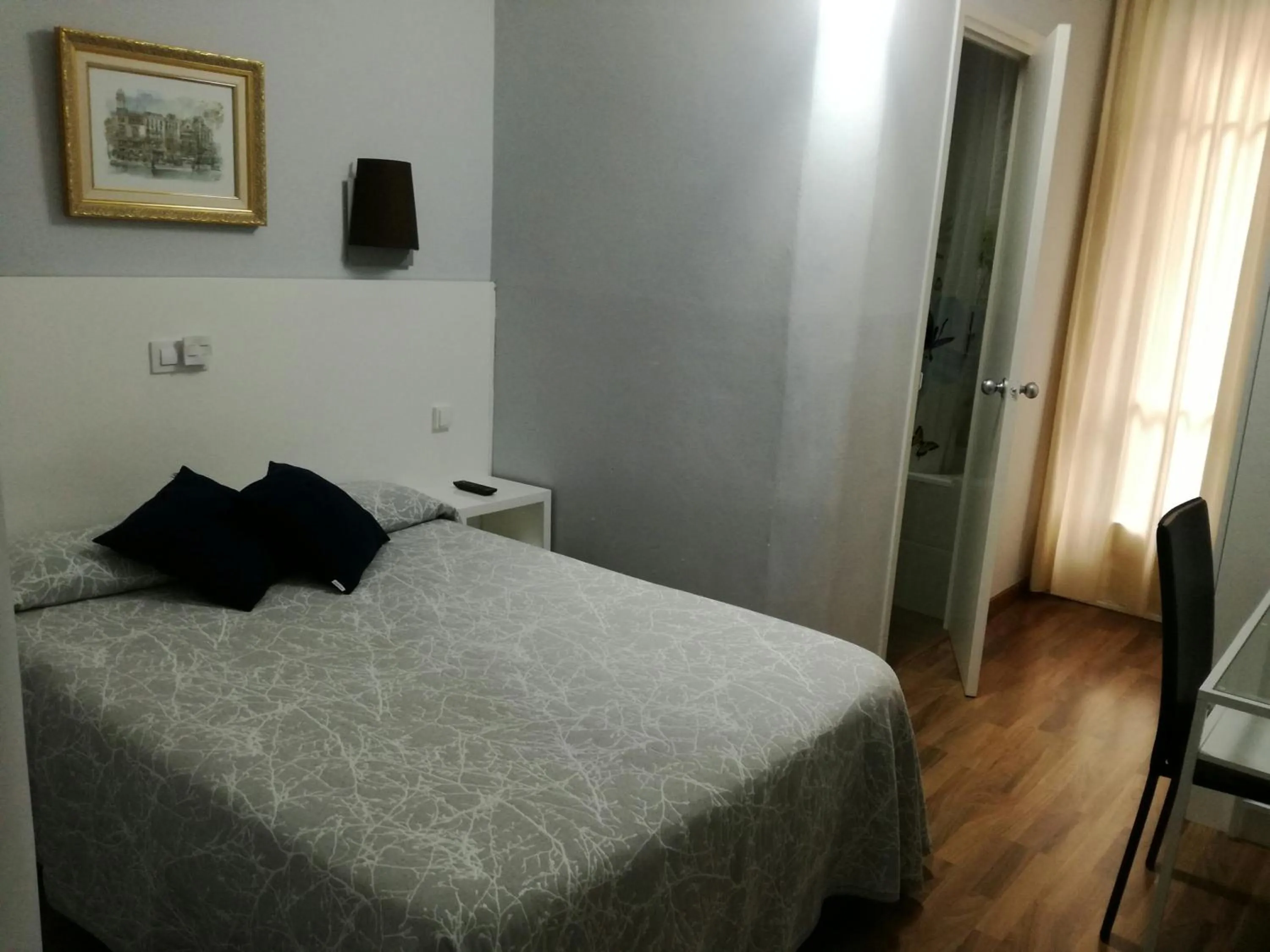 Photo of the whole room, Bed in Hostal Lesseps