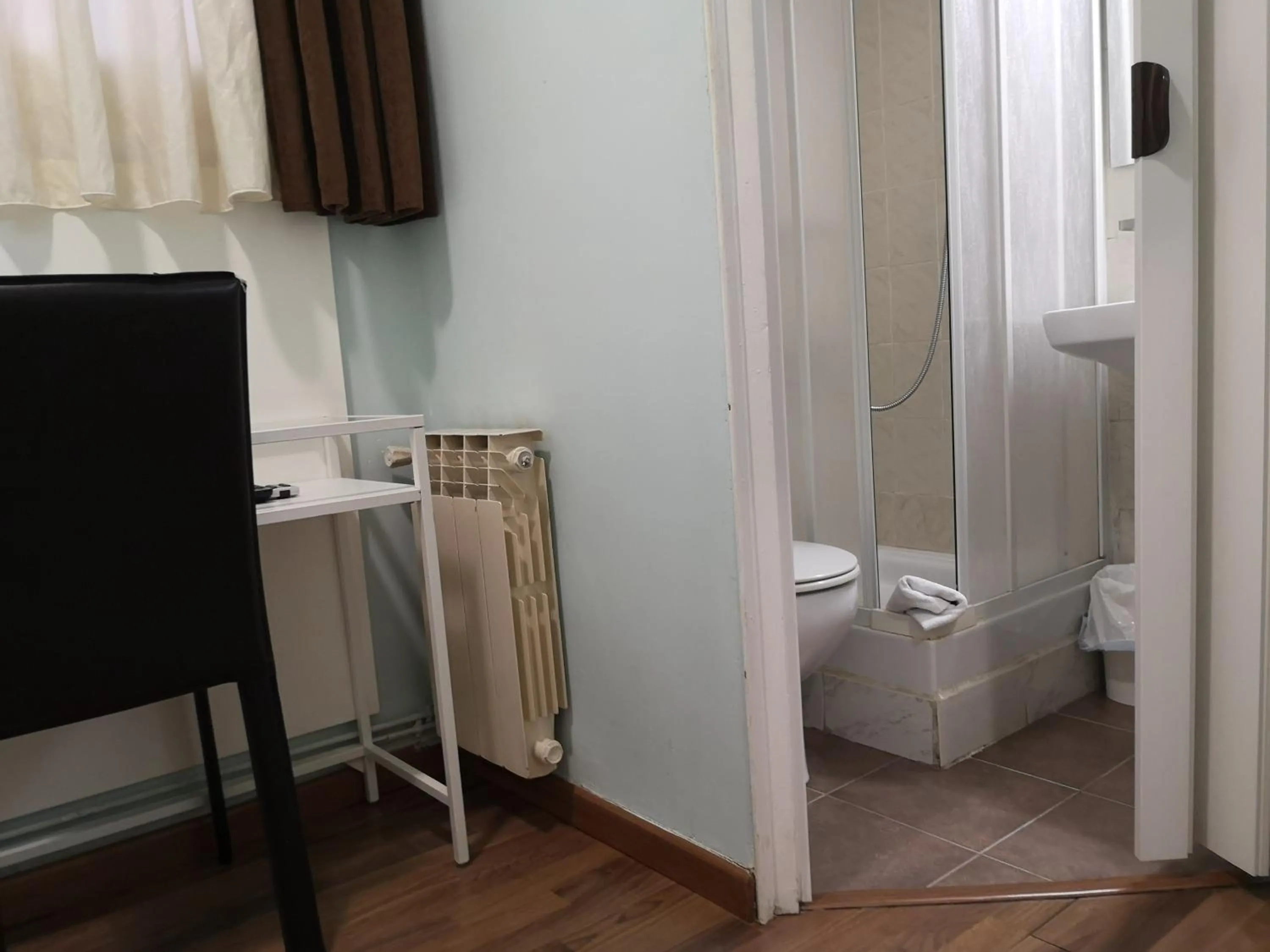 Bathroom in Hostal Lesseps