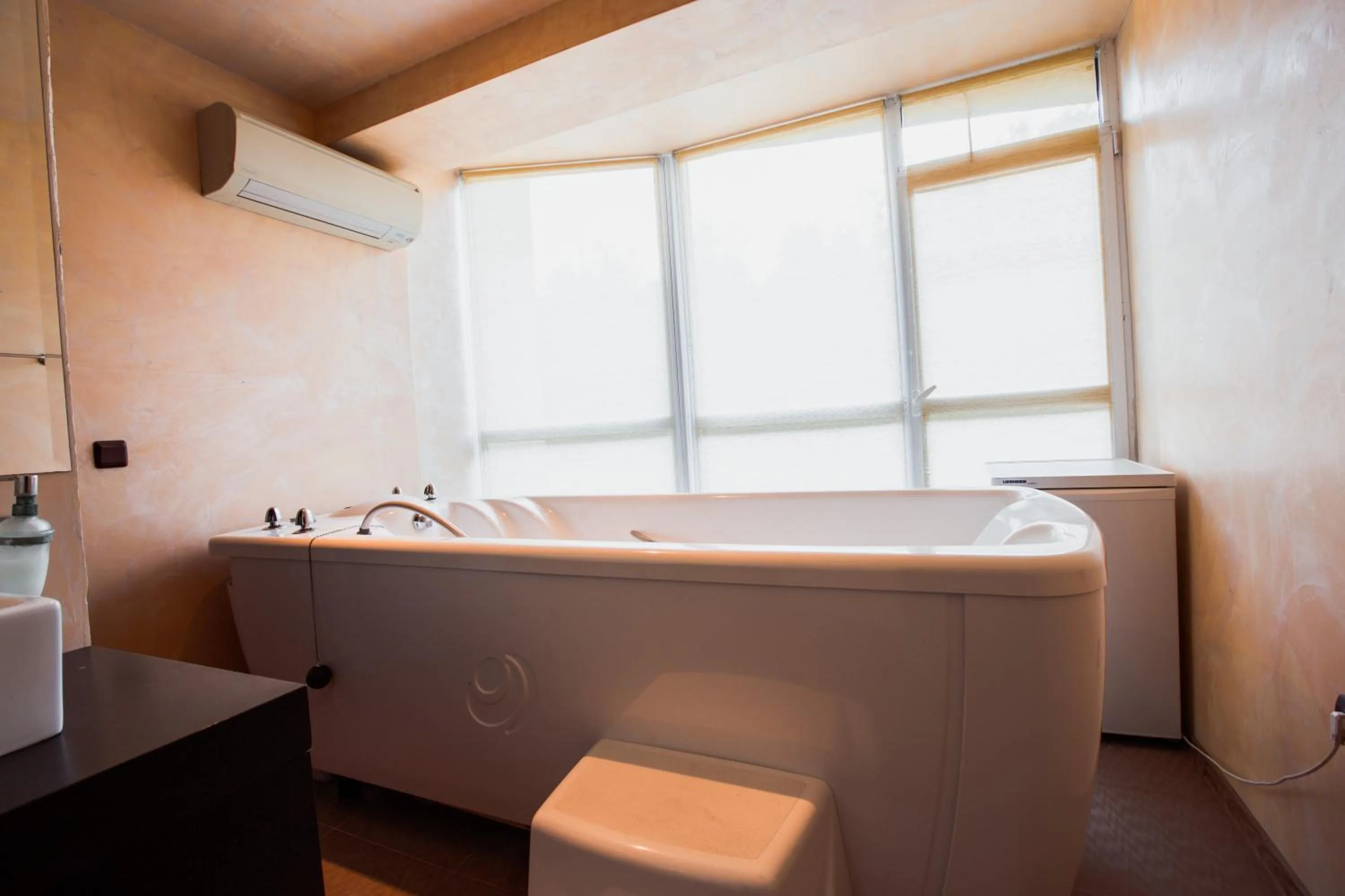 Hot Tub in Aparthotel Marina Holiday Club - All Inclusive & Free Parking