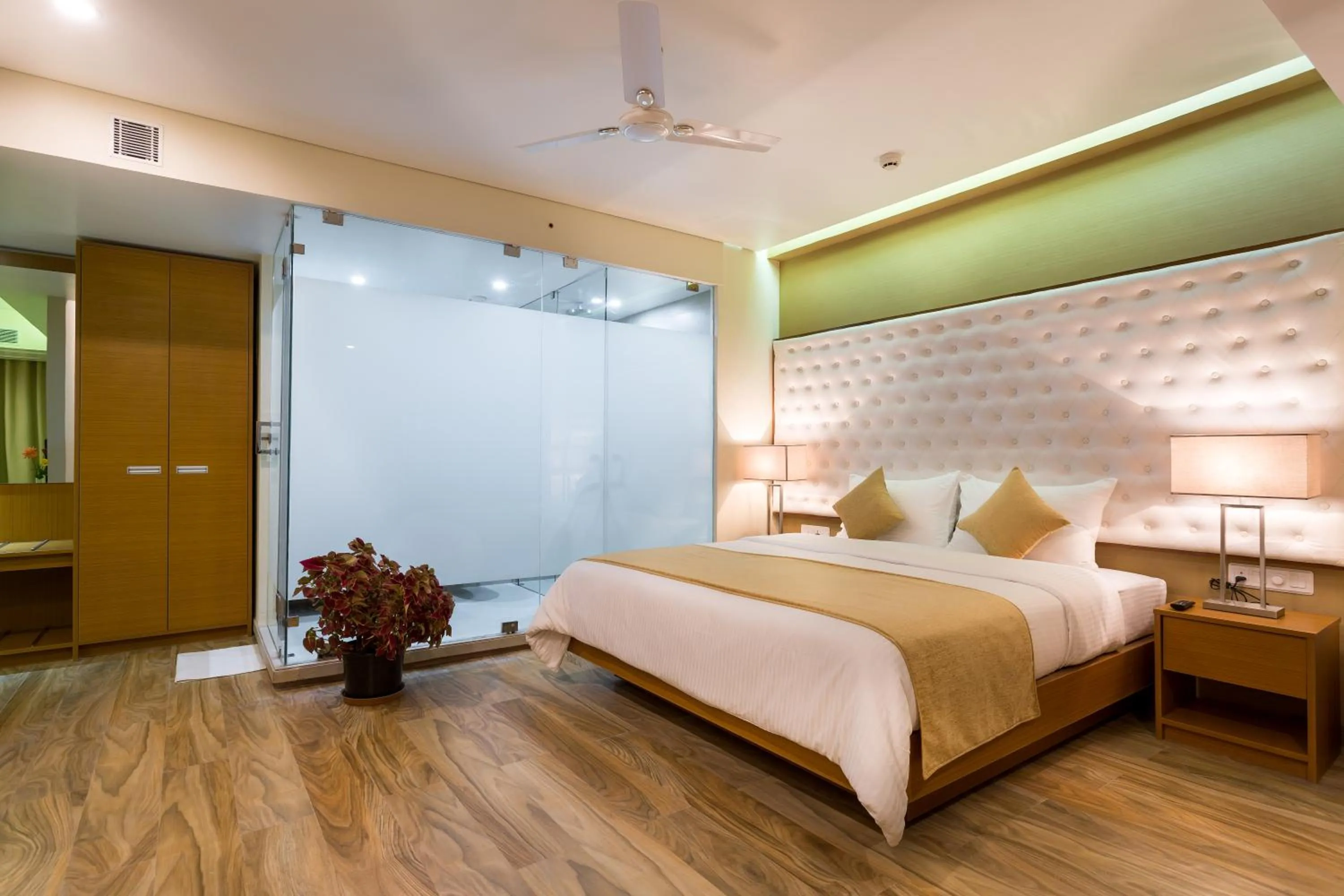 Bedroom, Bed in Classic Grande,a Member of Radisson