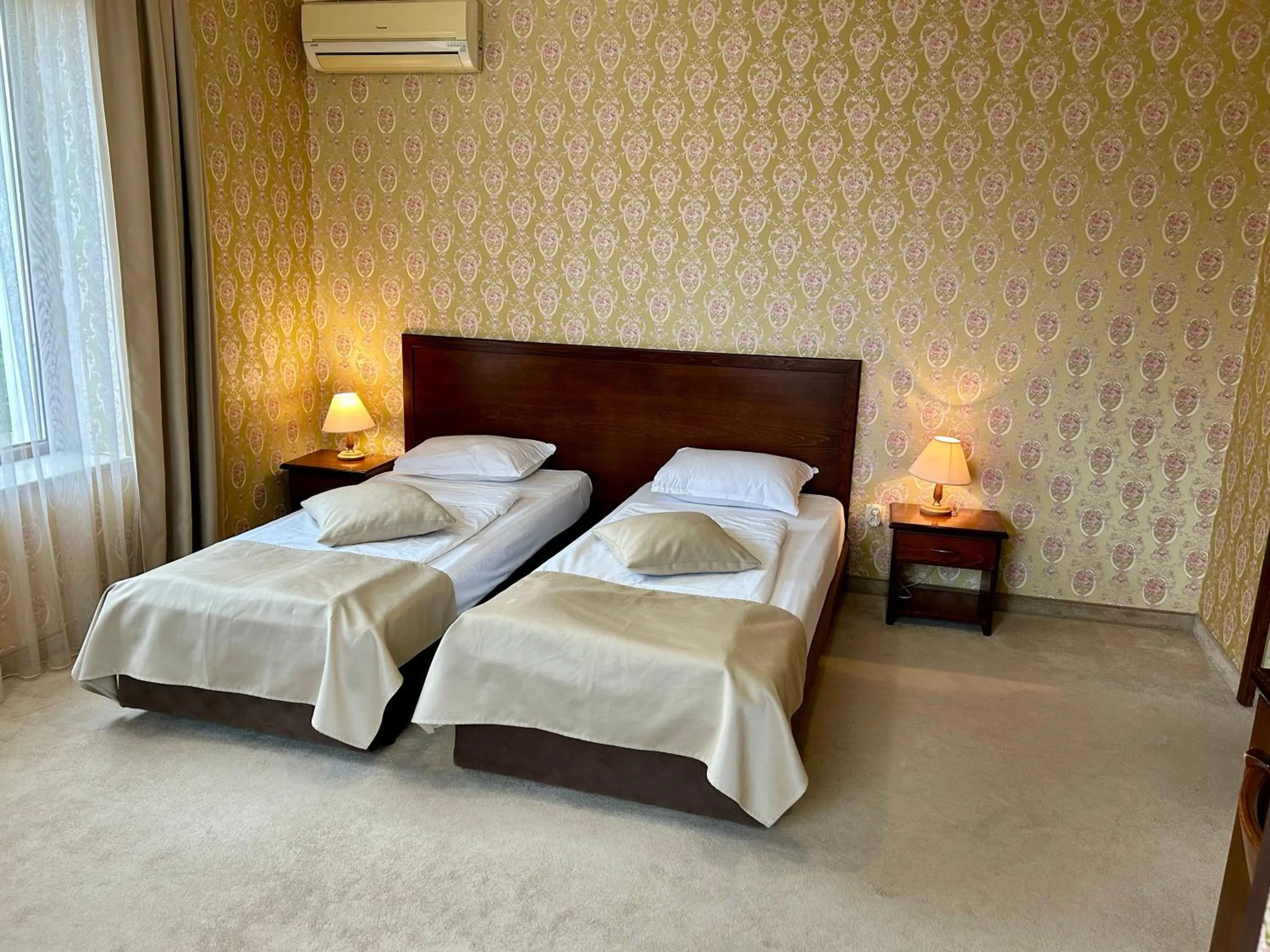 Bed in Chateau Montagne Hotel Troyan