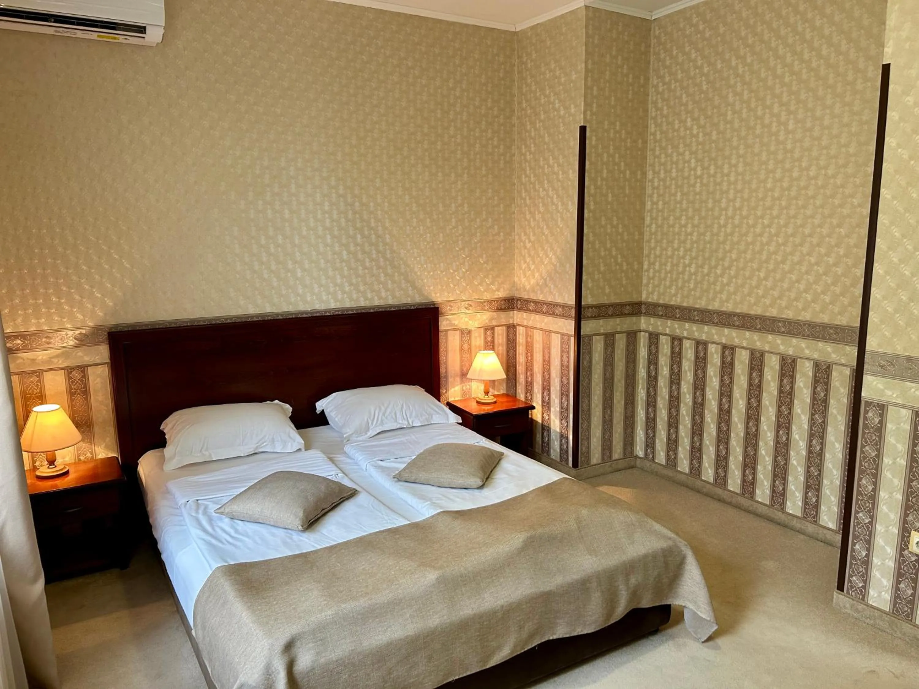 Bed in Chateau Montagne Hotel Troyan