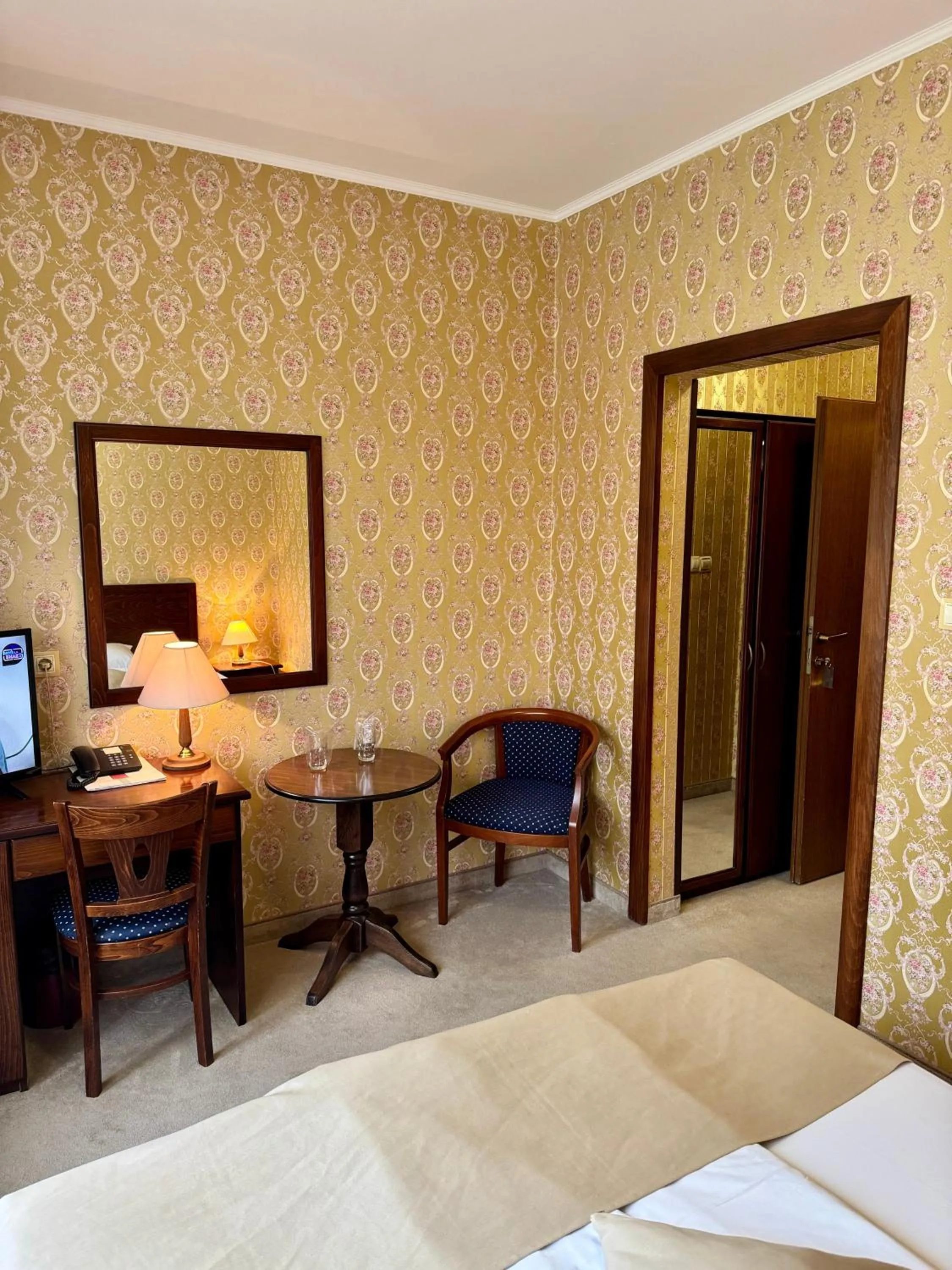 Bed in Chateau Montagne Hotel Troyan